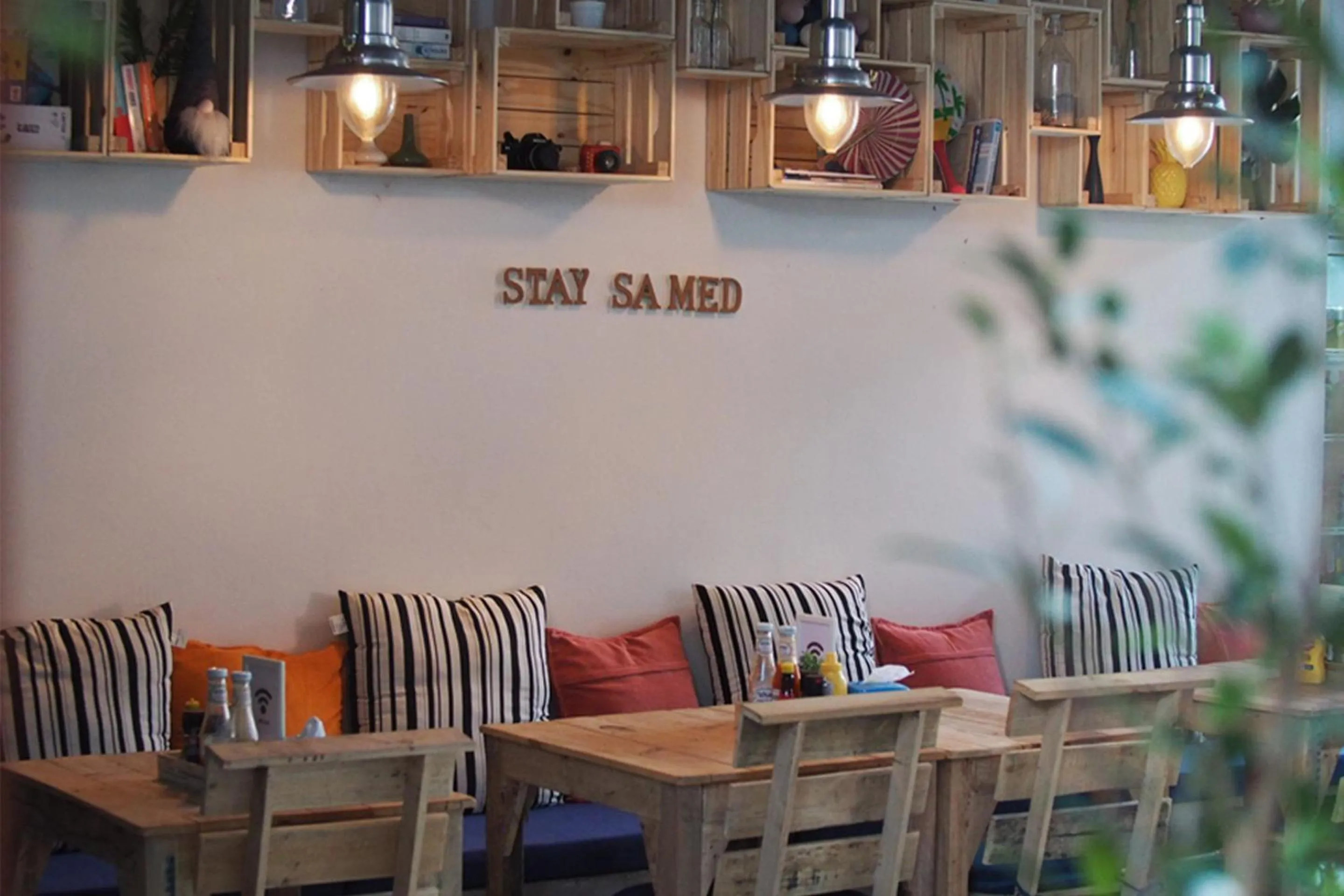 Restaurant/places to eat in Stay Samed Hostel