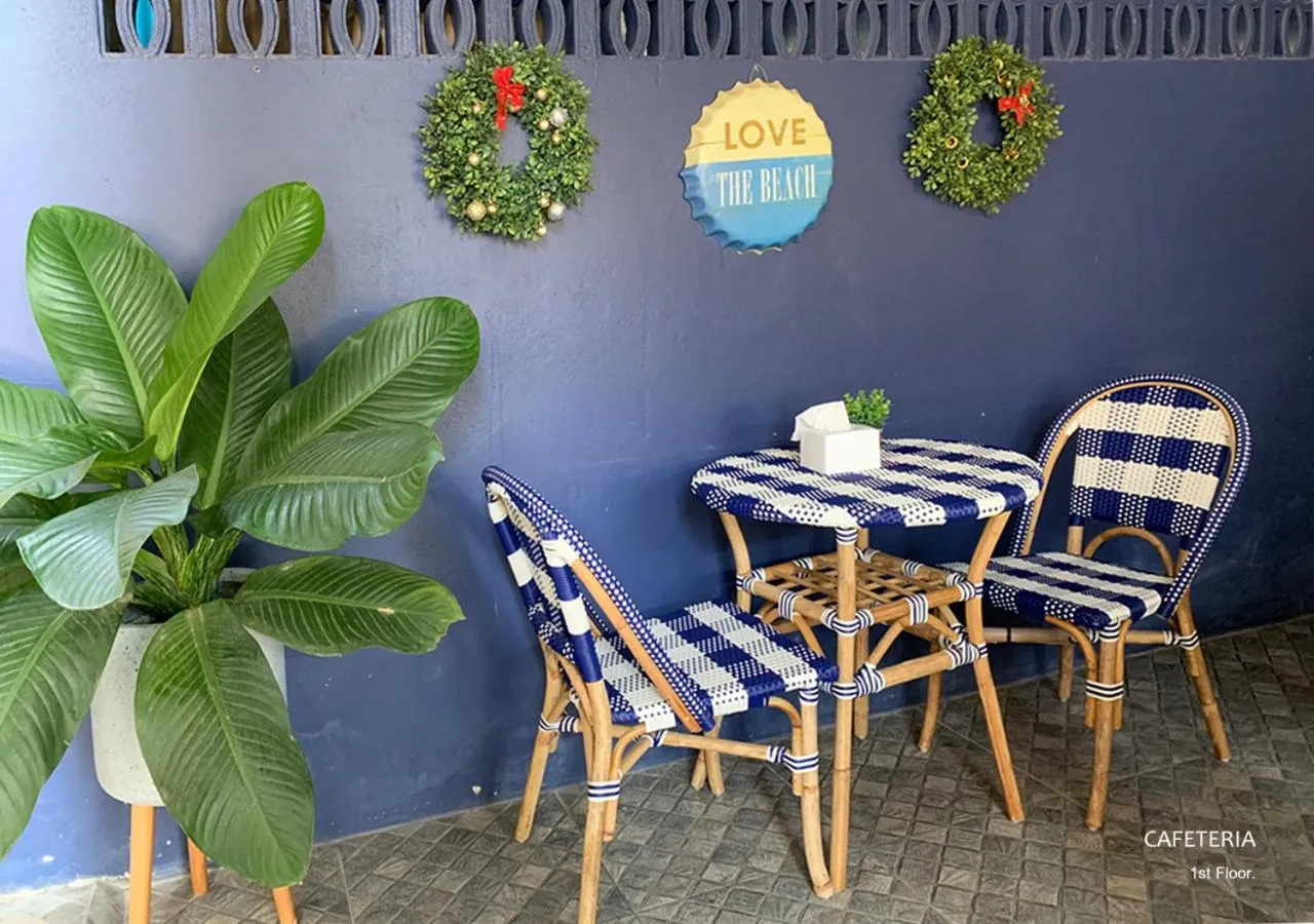 Restaurant/places to eat in Stay Samed Hostel