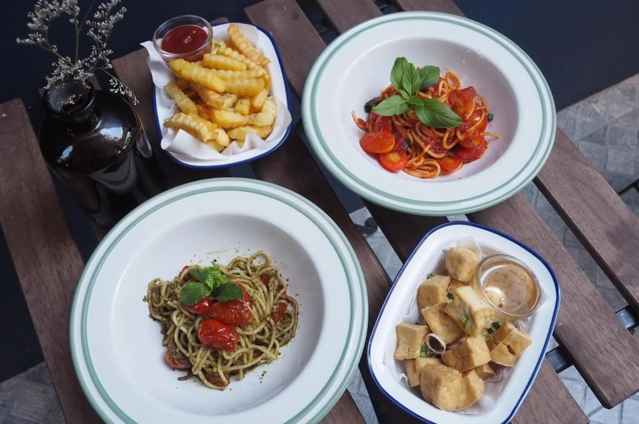 Food in Stay Samed Hostel