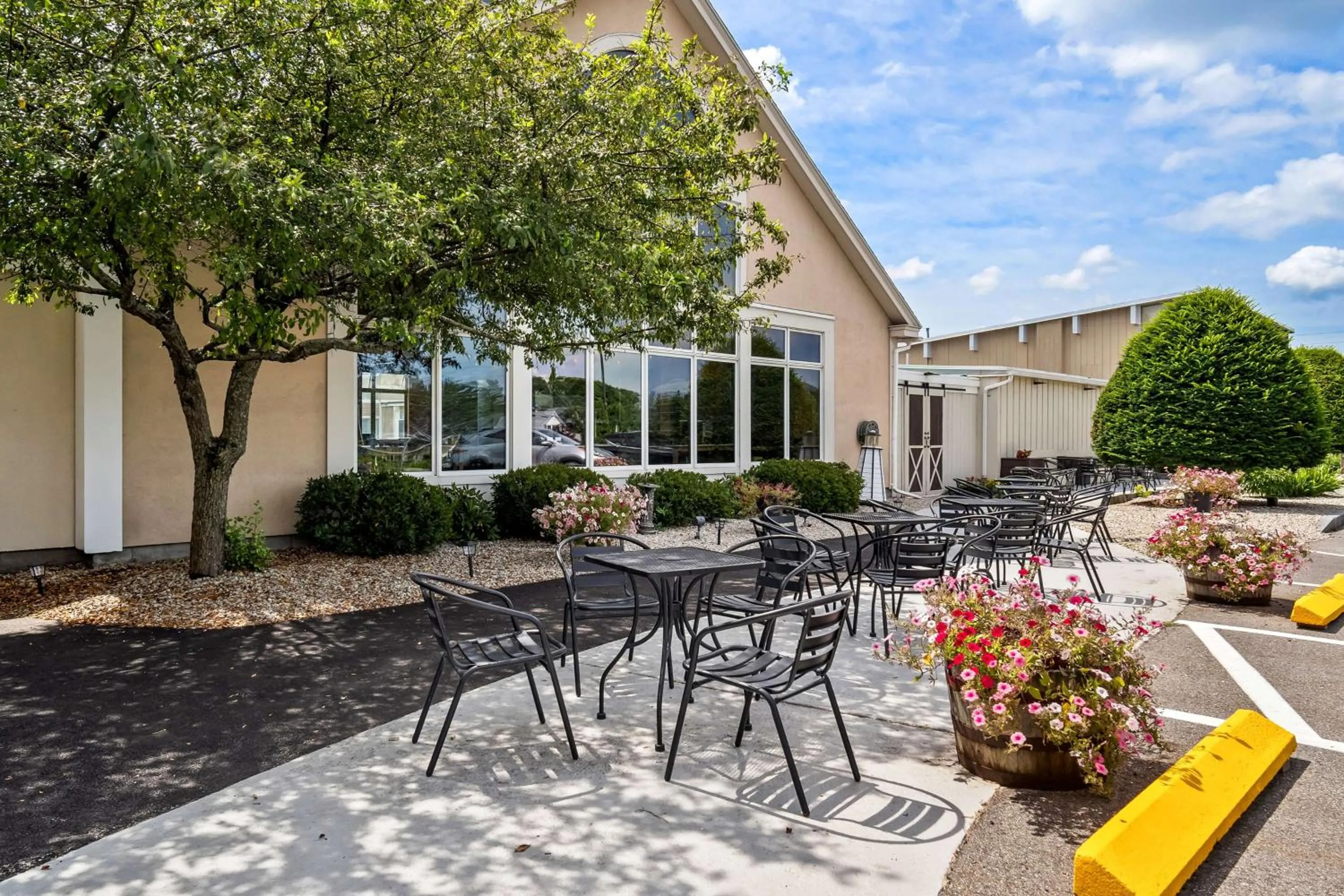 Property building in Best Western Merry Manor Inn