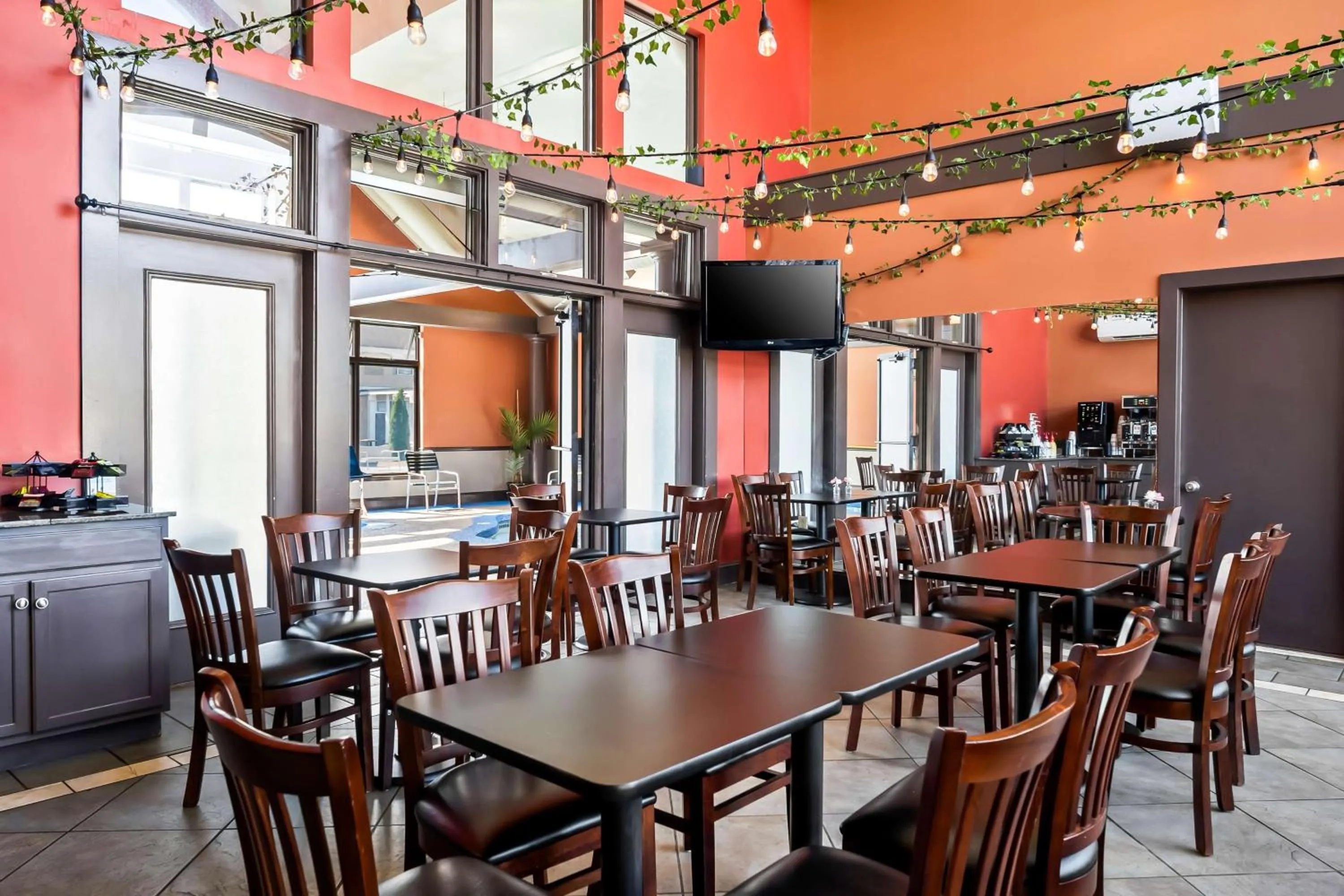 Breakfast in Best Western Merry Manor Inn