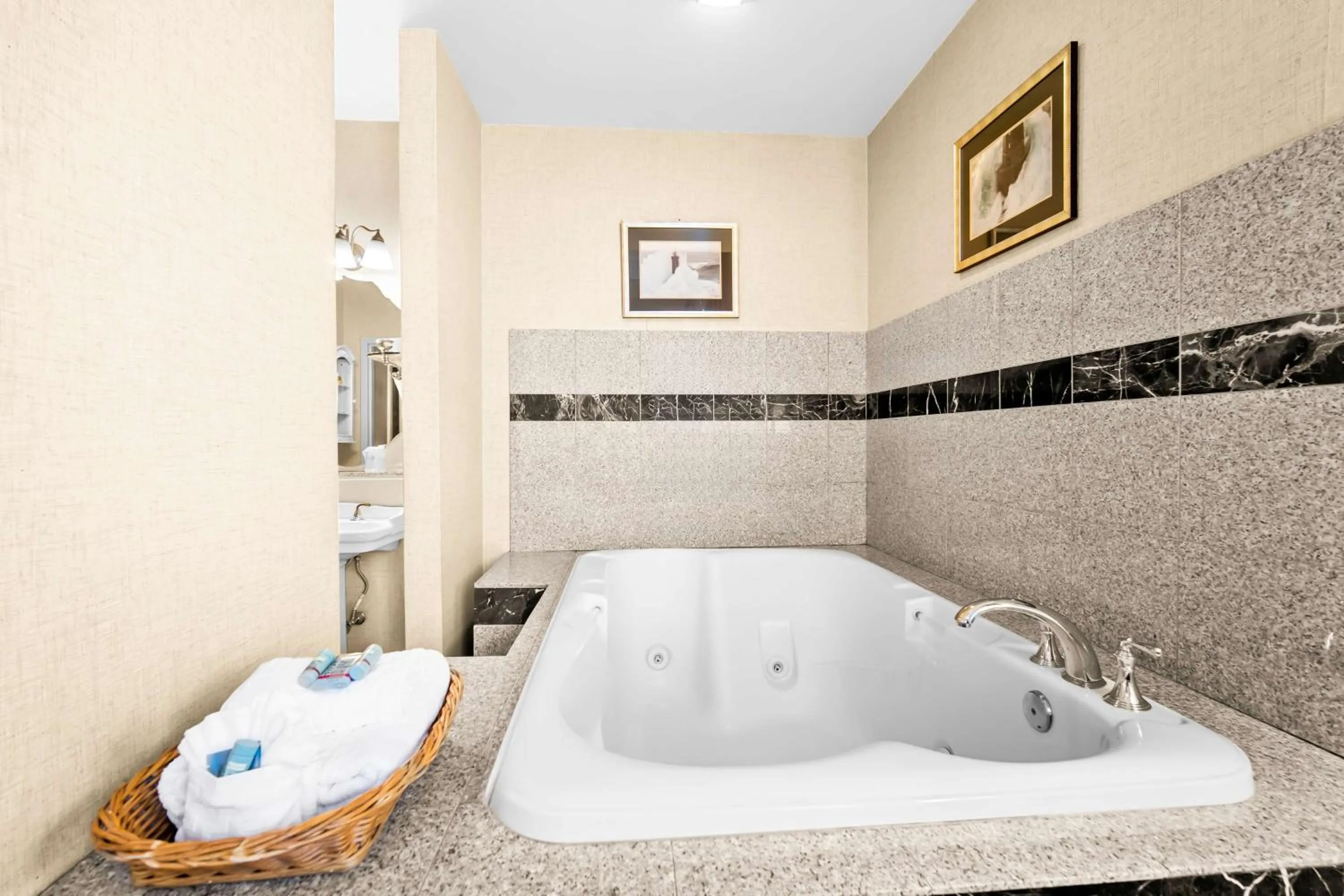 Bedroom in Best Western Merry Manor Inn