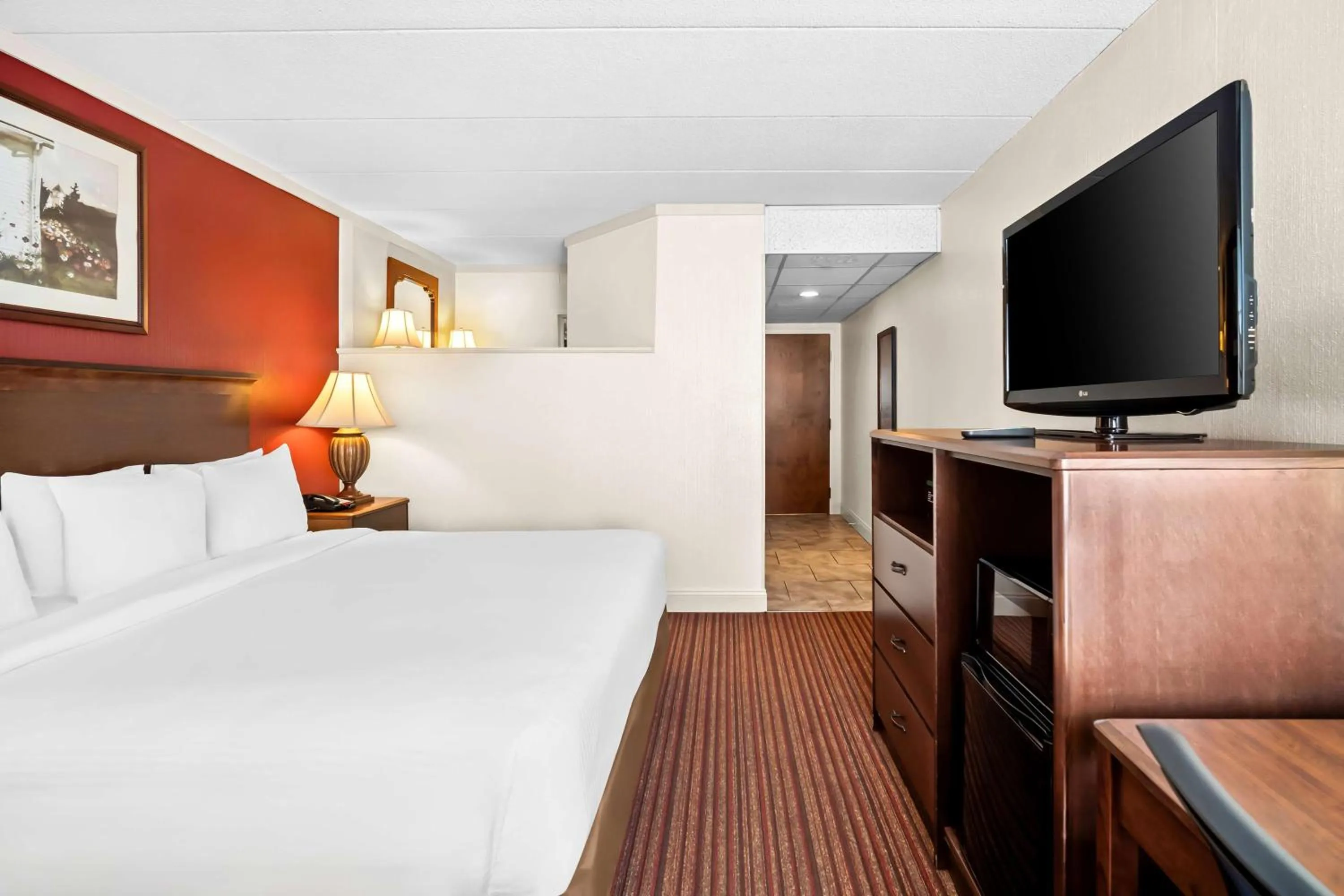 Bedroom, Bed in Best Western Merry Manor Inn