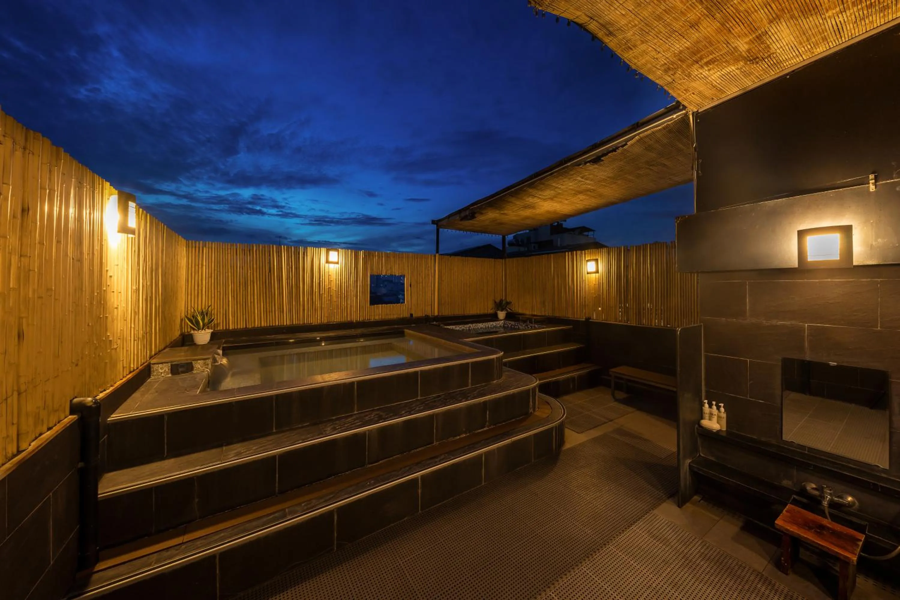 Azumaya Hotel Hai Ba Trung 1