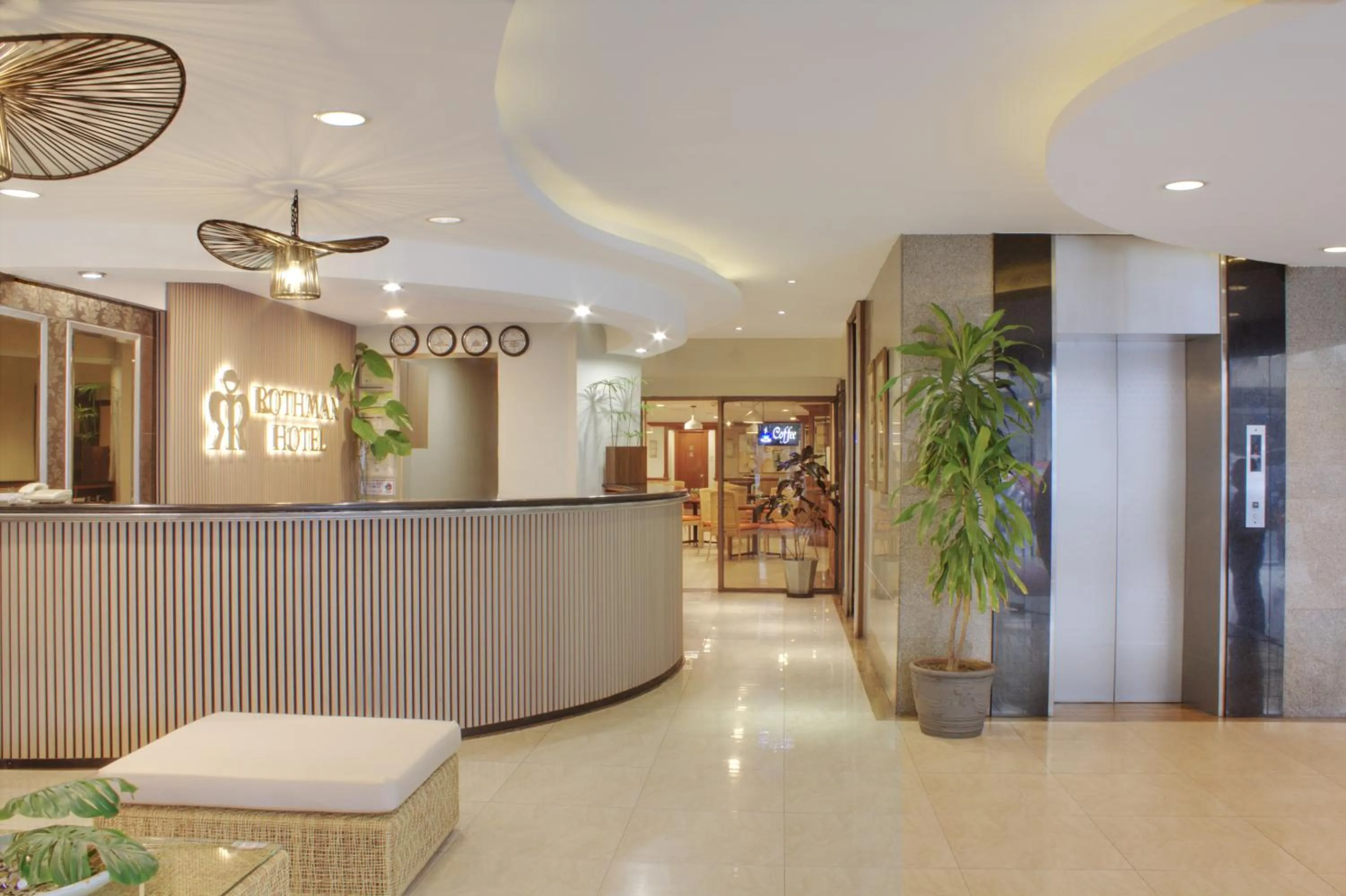 Lobby or reception in Rothman Hotel