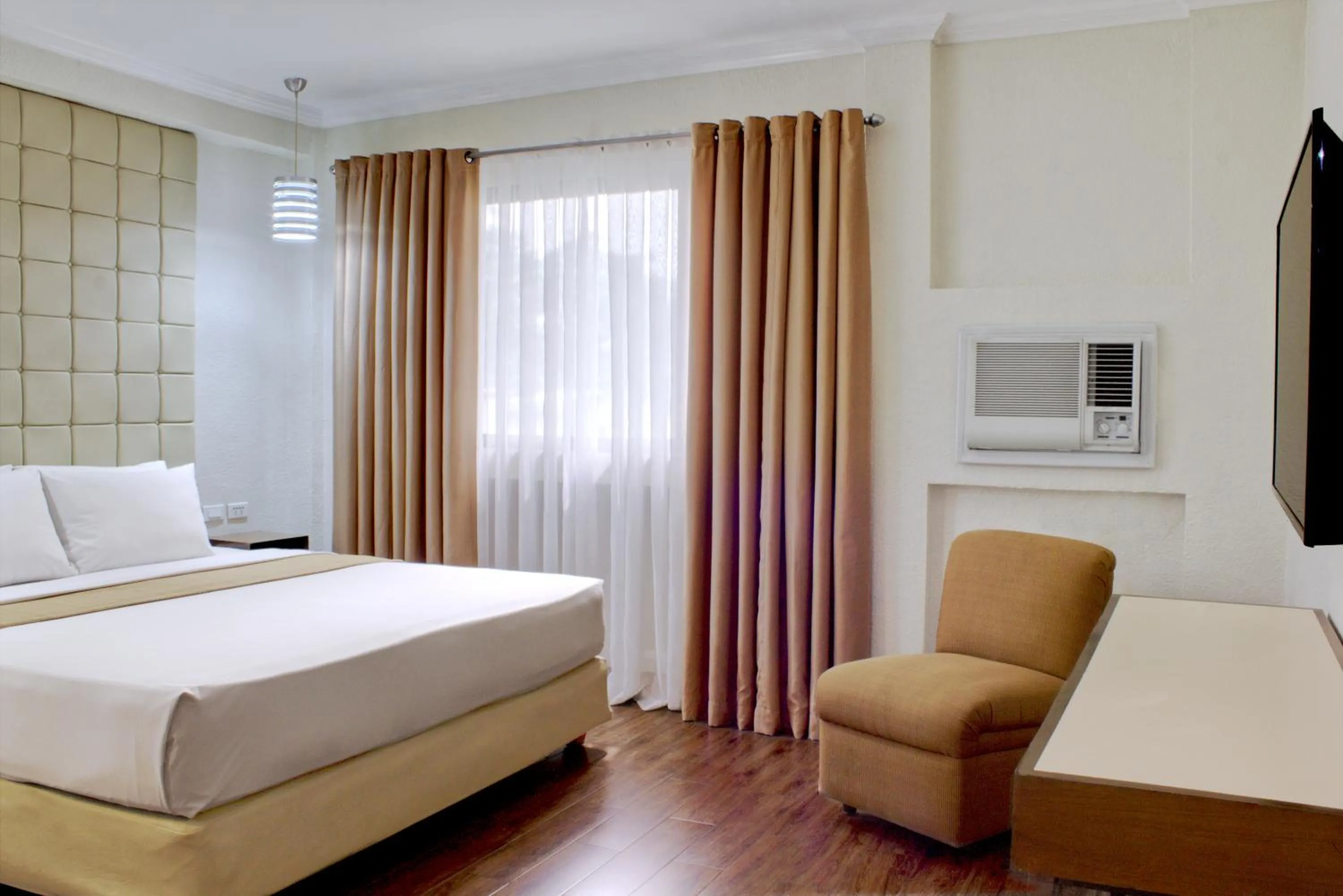 Bed in Rothman Hotel