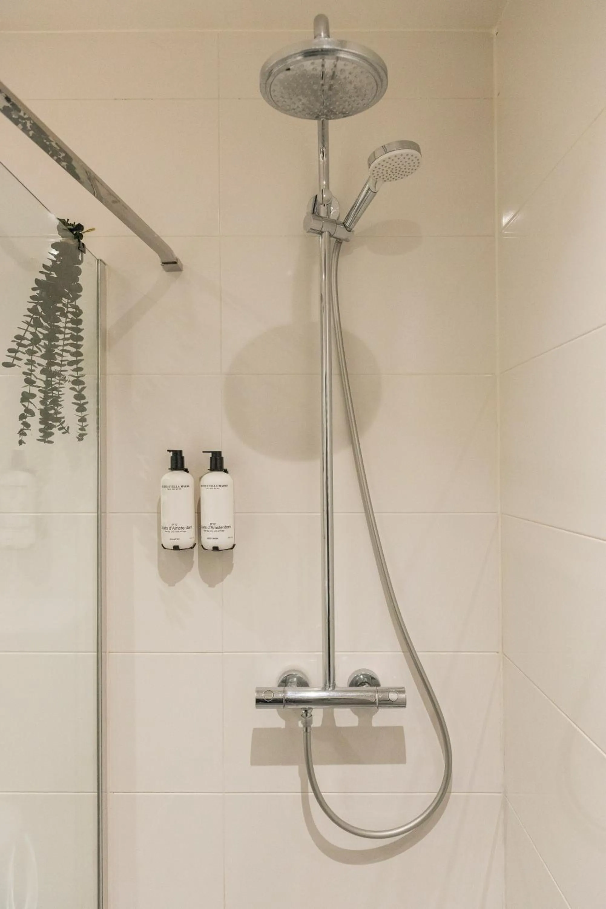 Shower in Hotel Sutor