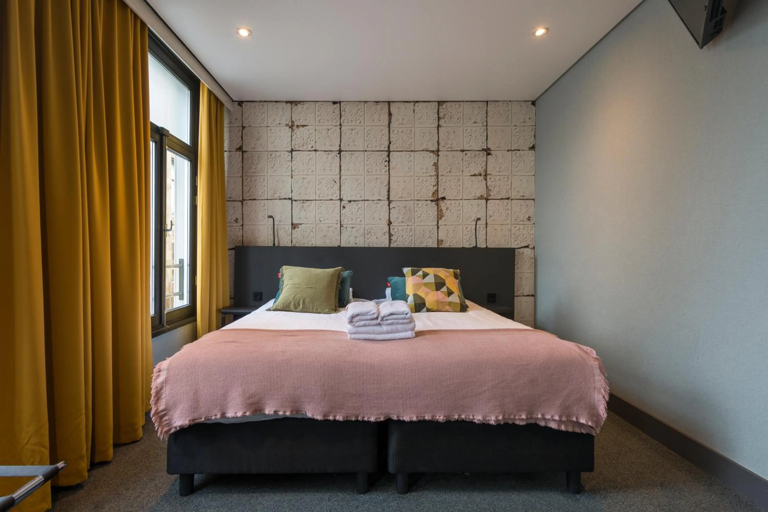 Bedroom, Bed in Hotel Sutor