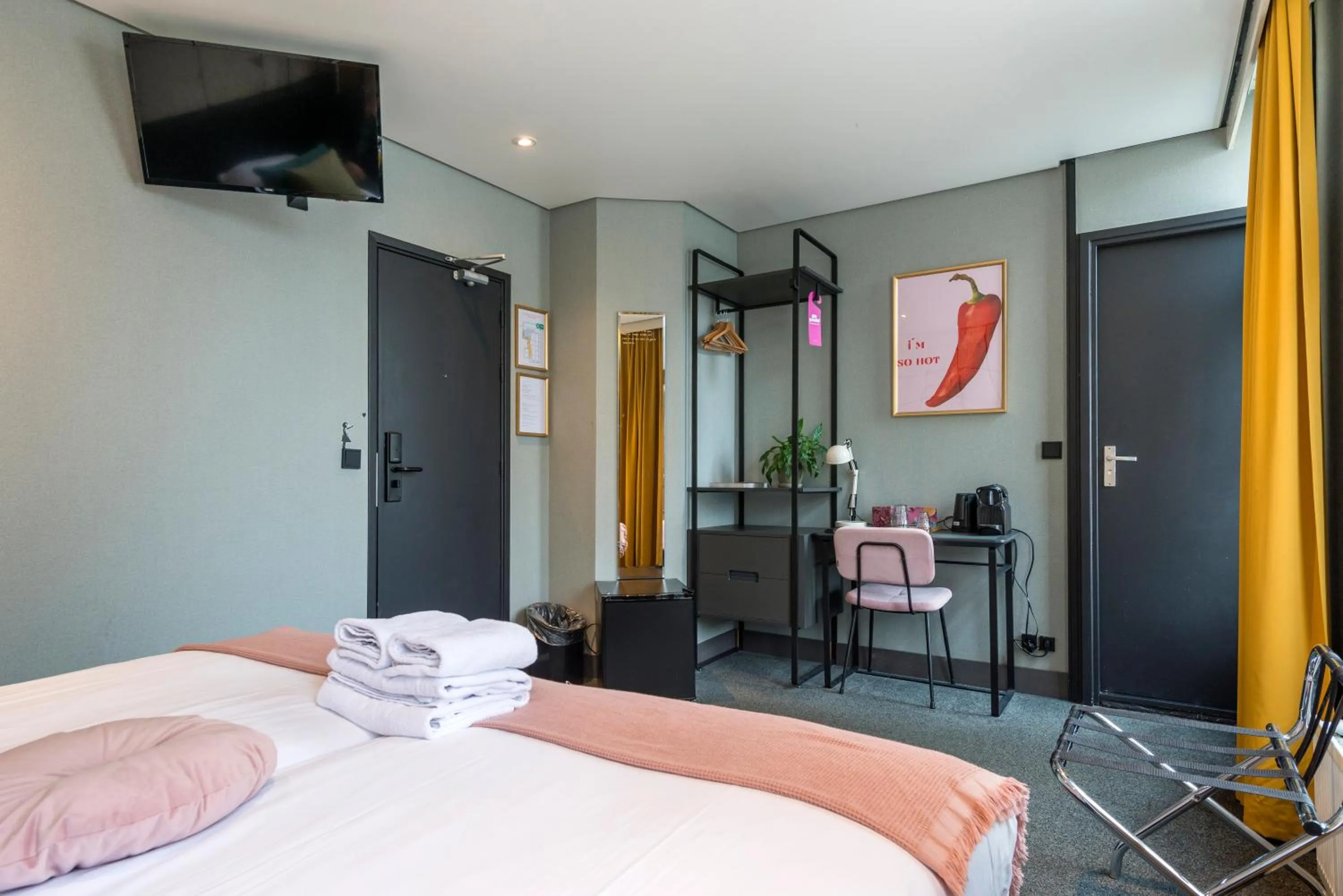 Bedroom, Bed in Hotel Sutor