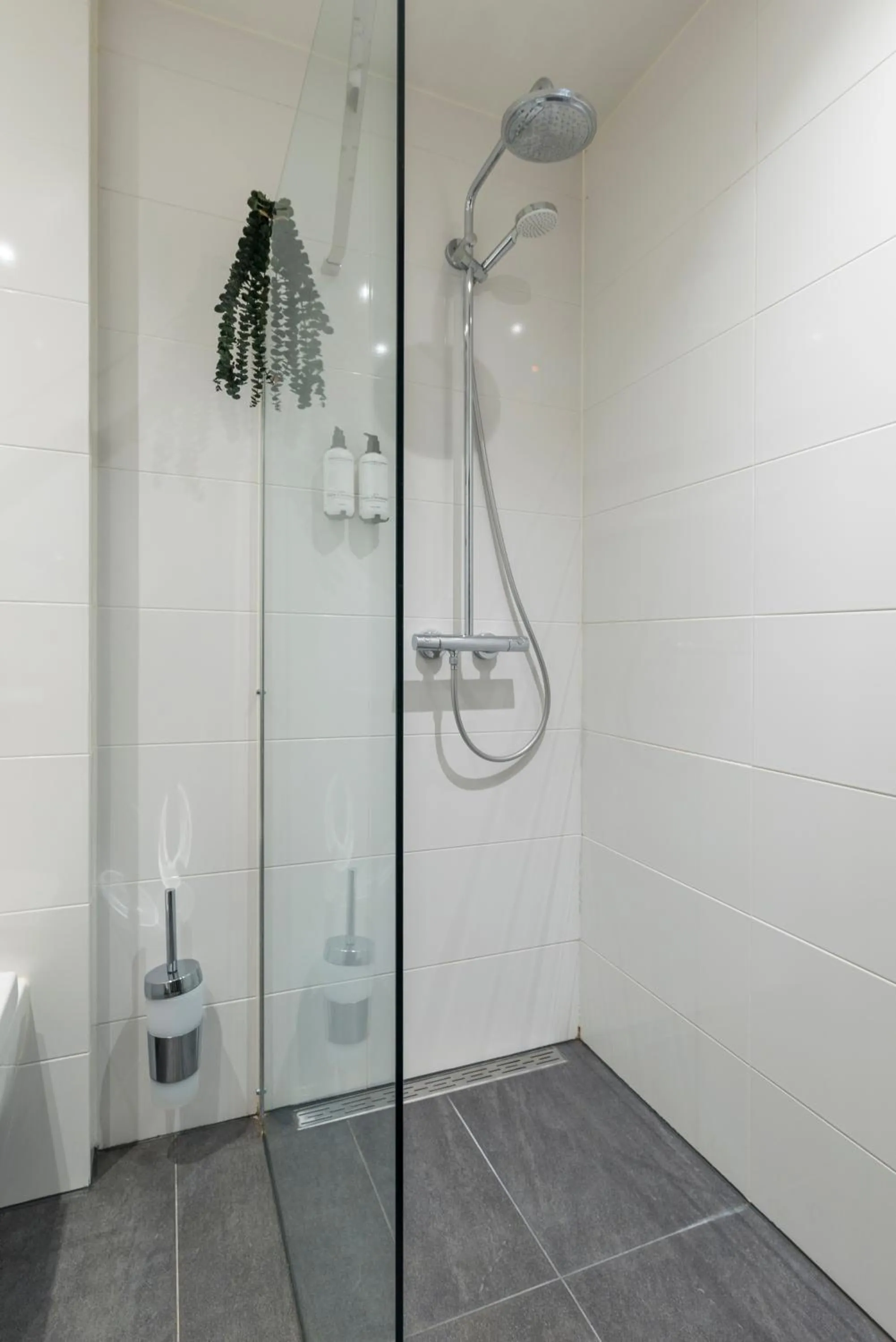 Shower in Hotel Sutor