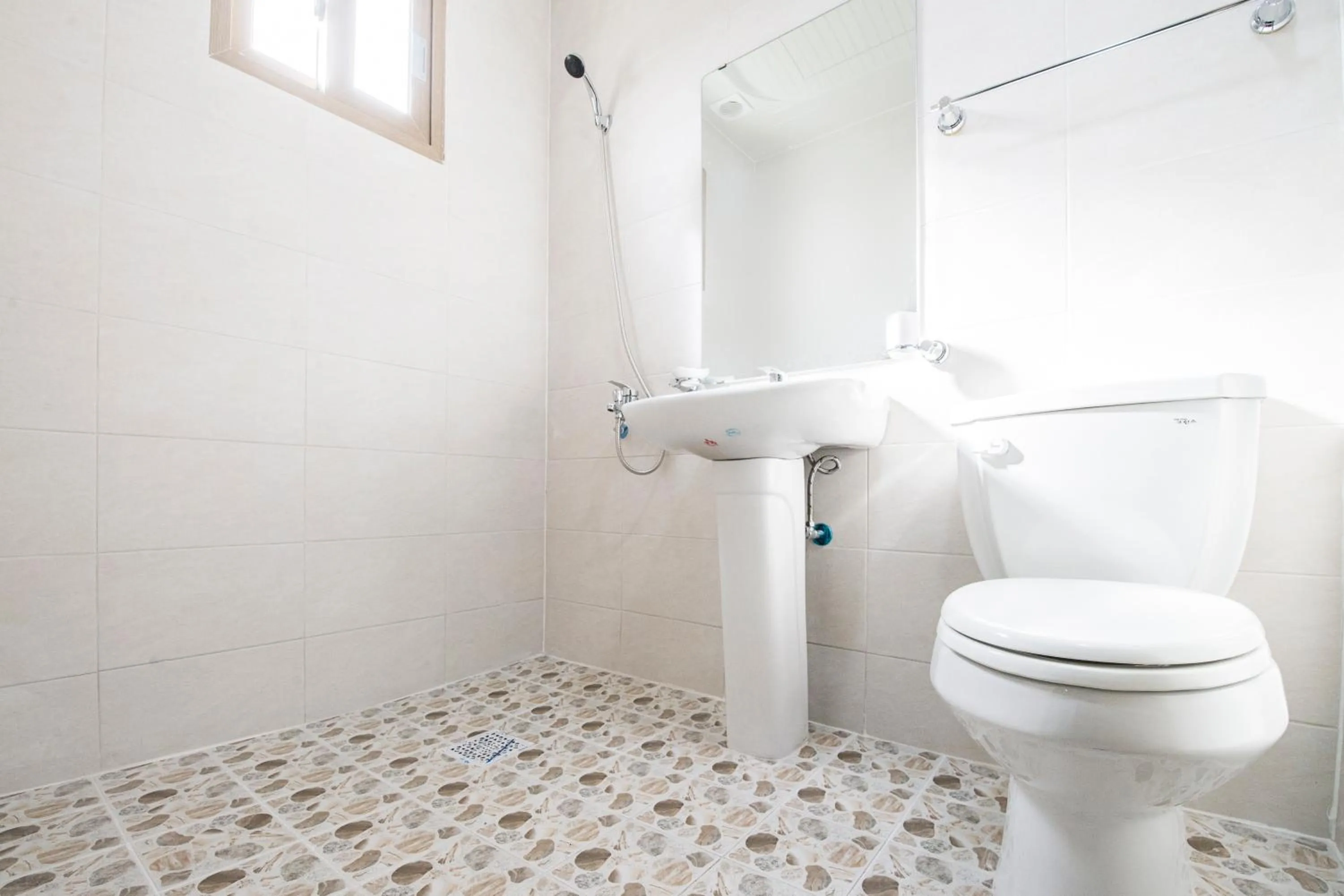 Toilet in Brassica Flower Pension