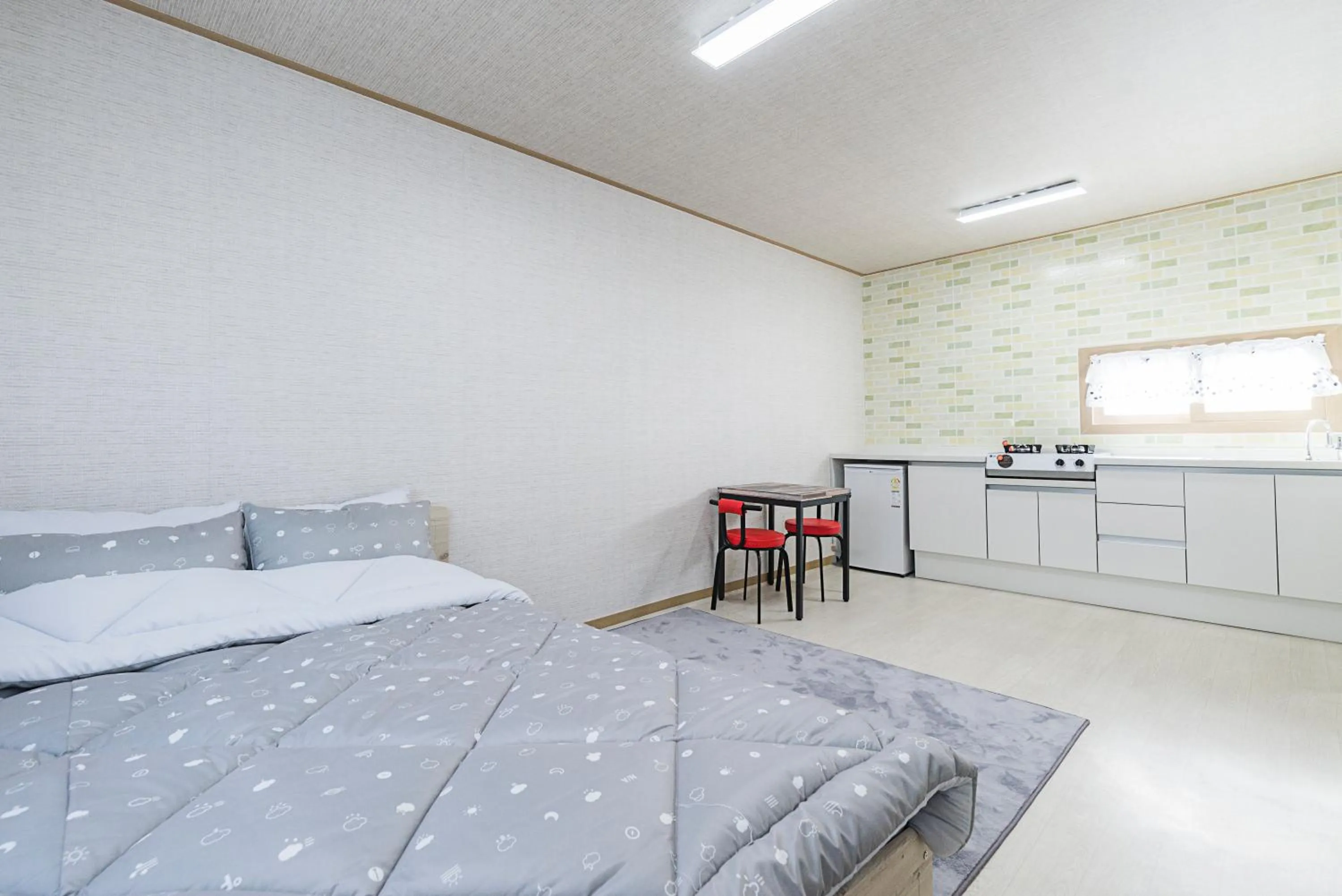 Photo of the whole room, Bed in Brassica Flower Pension