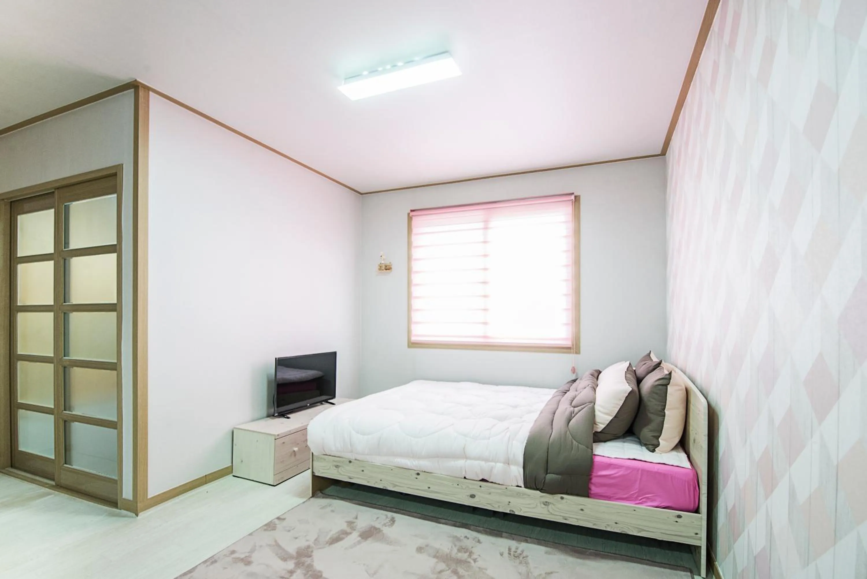 Photo of the whole room, Bed in Brassica Flower Pension