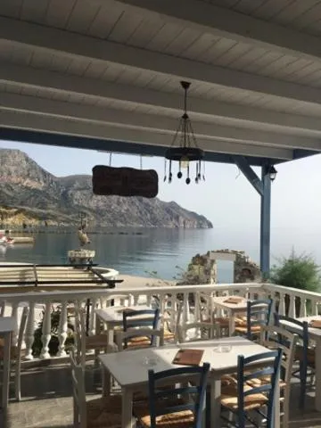 Restaurant/places to eat in Maistrali Studios