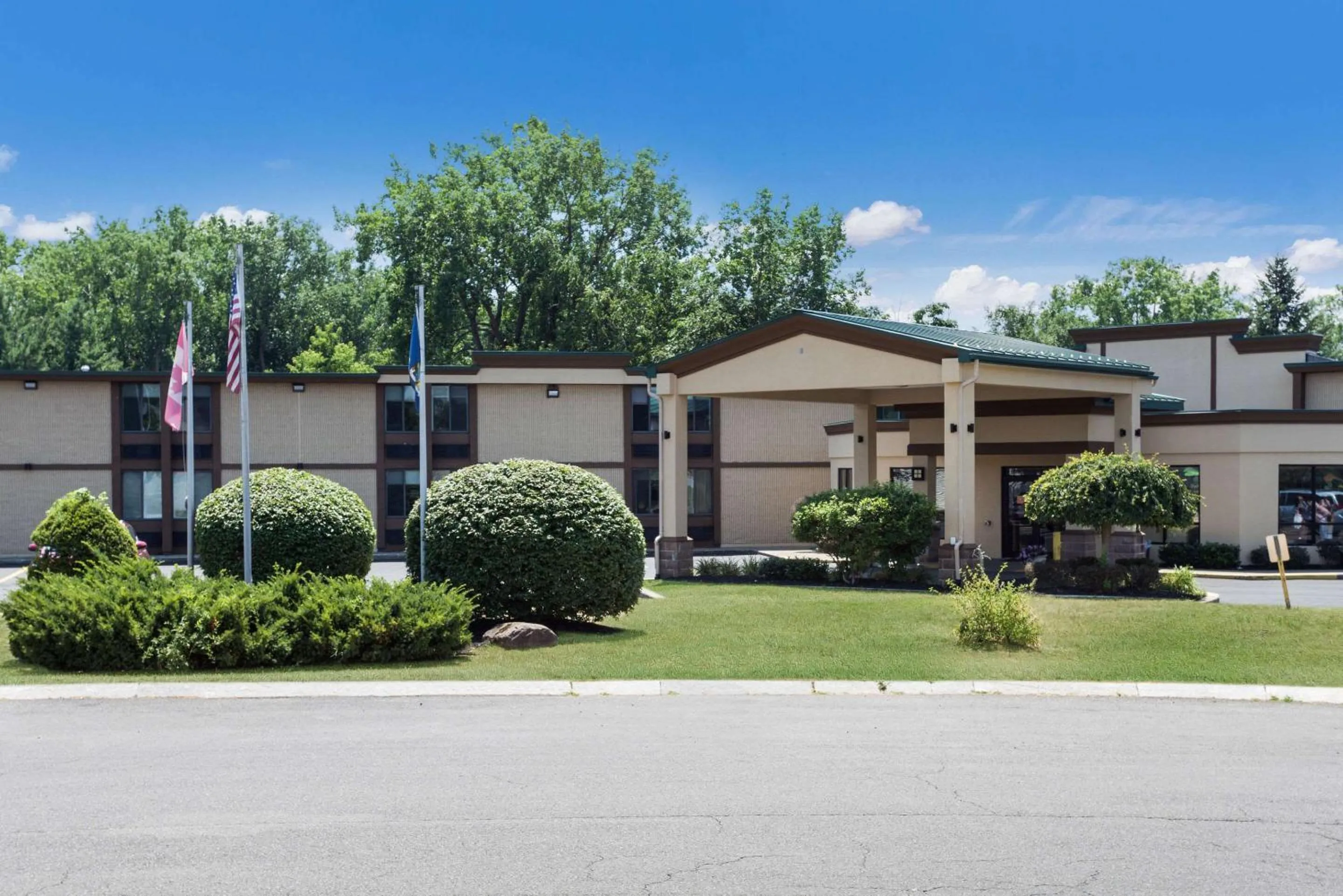 Property building in Quality Inn Albany Colonie