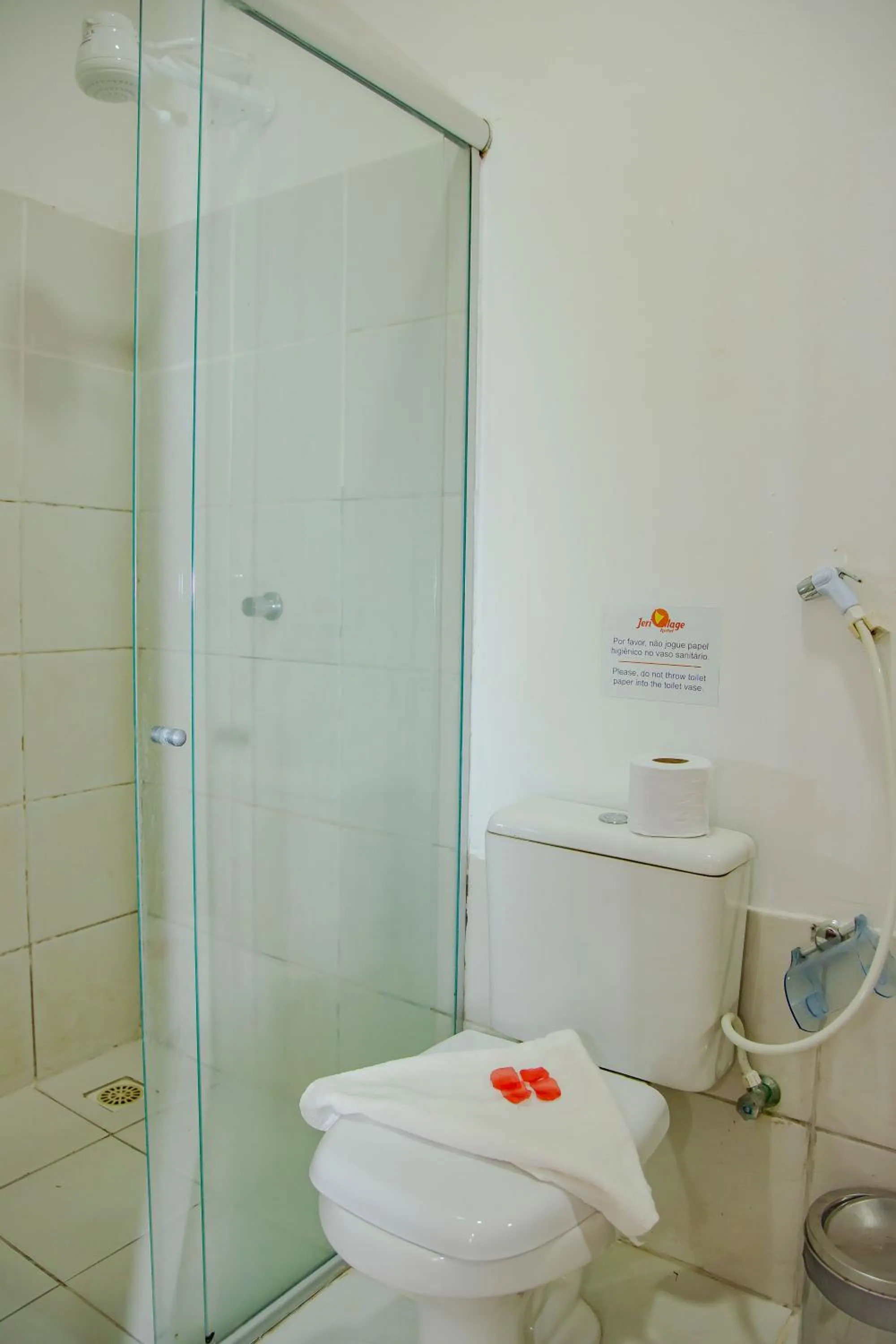 Toilet in Jeri Village Hotel