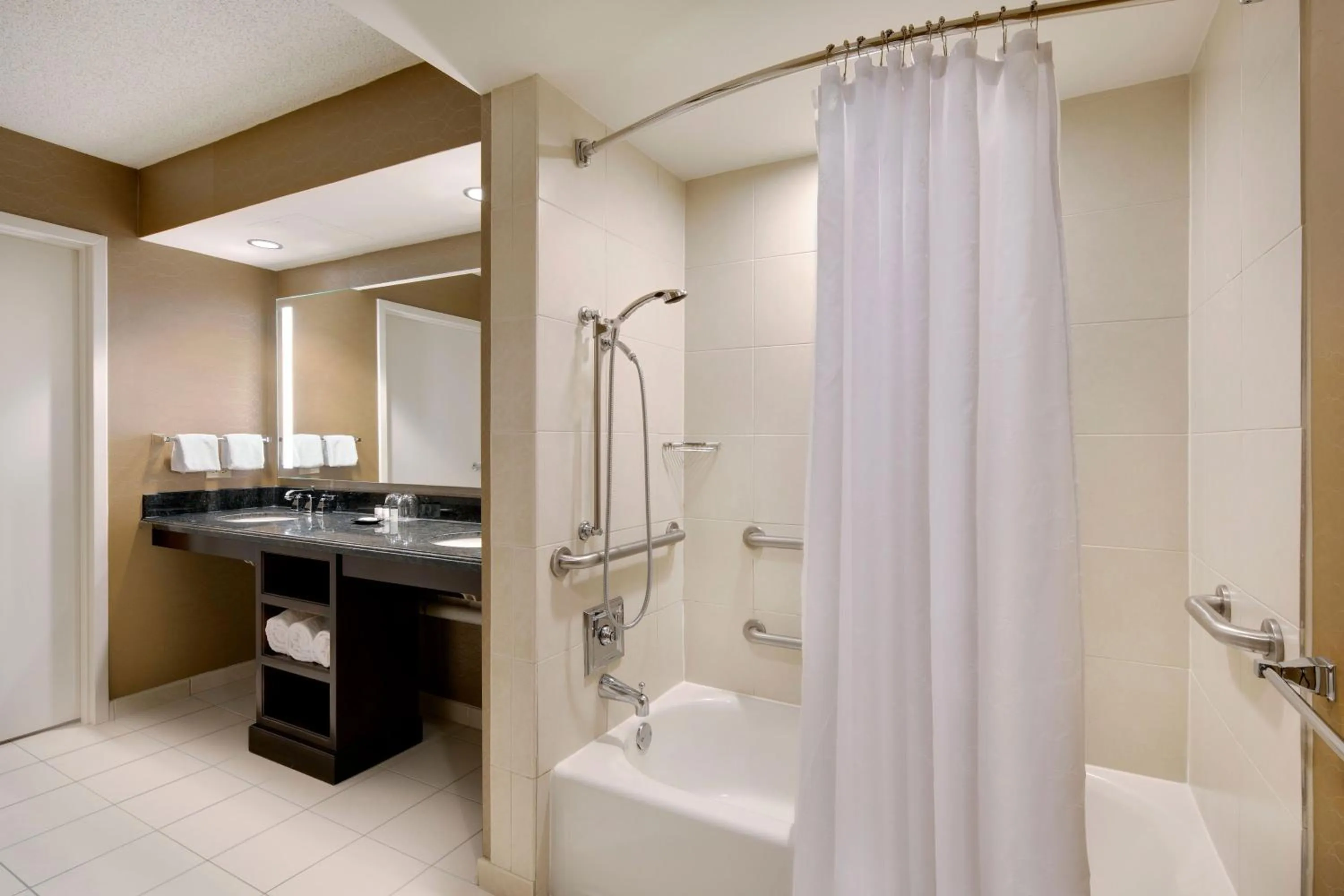 Bathroom in Sheraton Suites Fort Lauderdale West