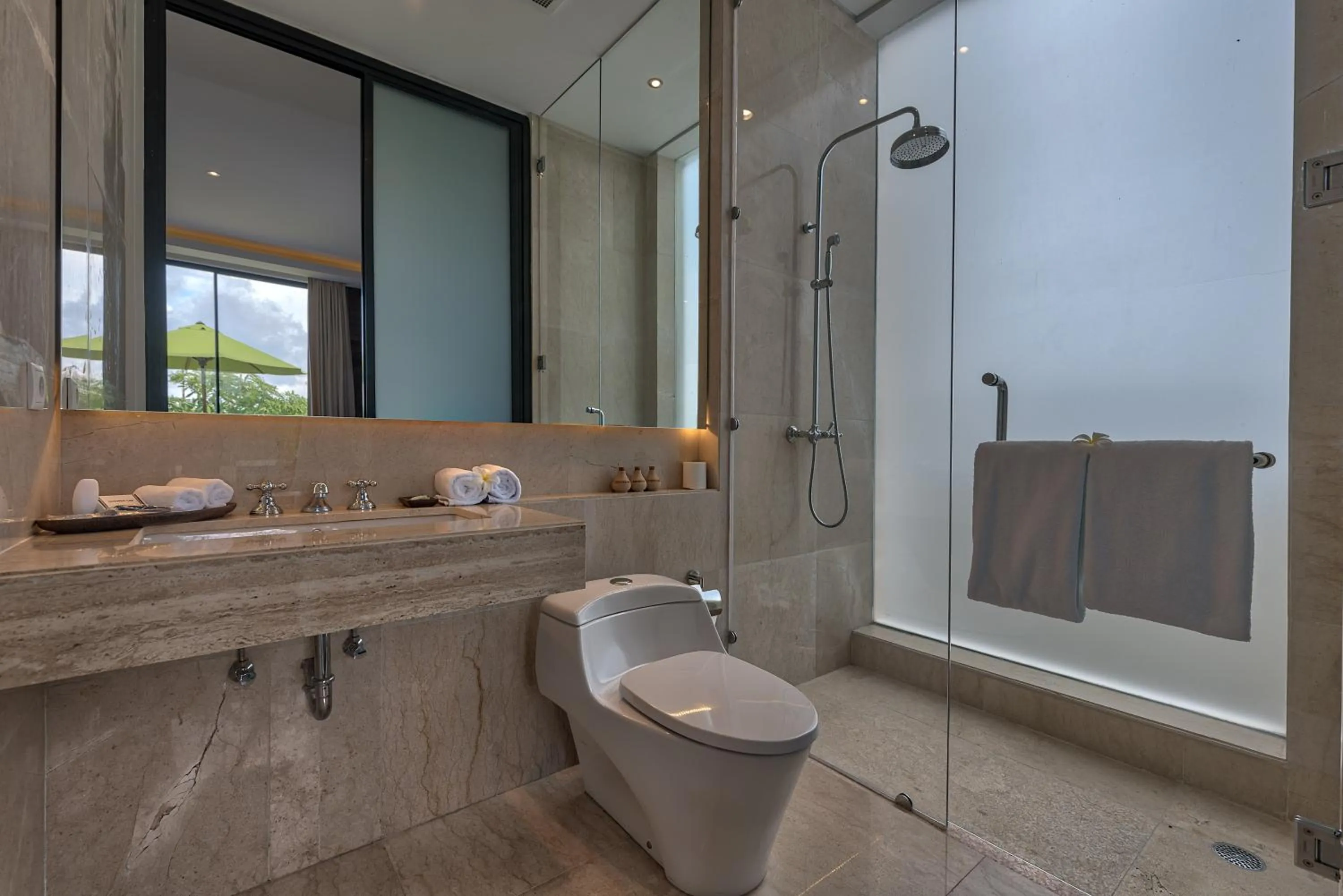 Shower in Kemangi Bed and Breakfast