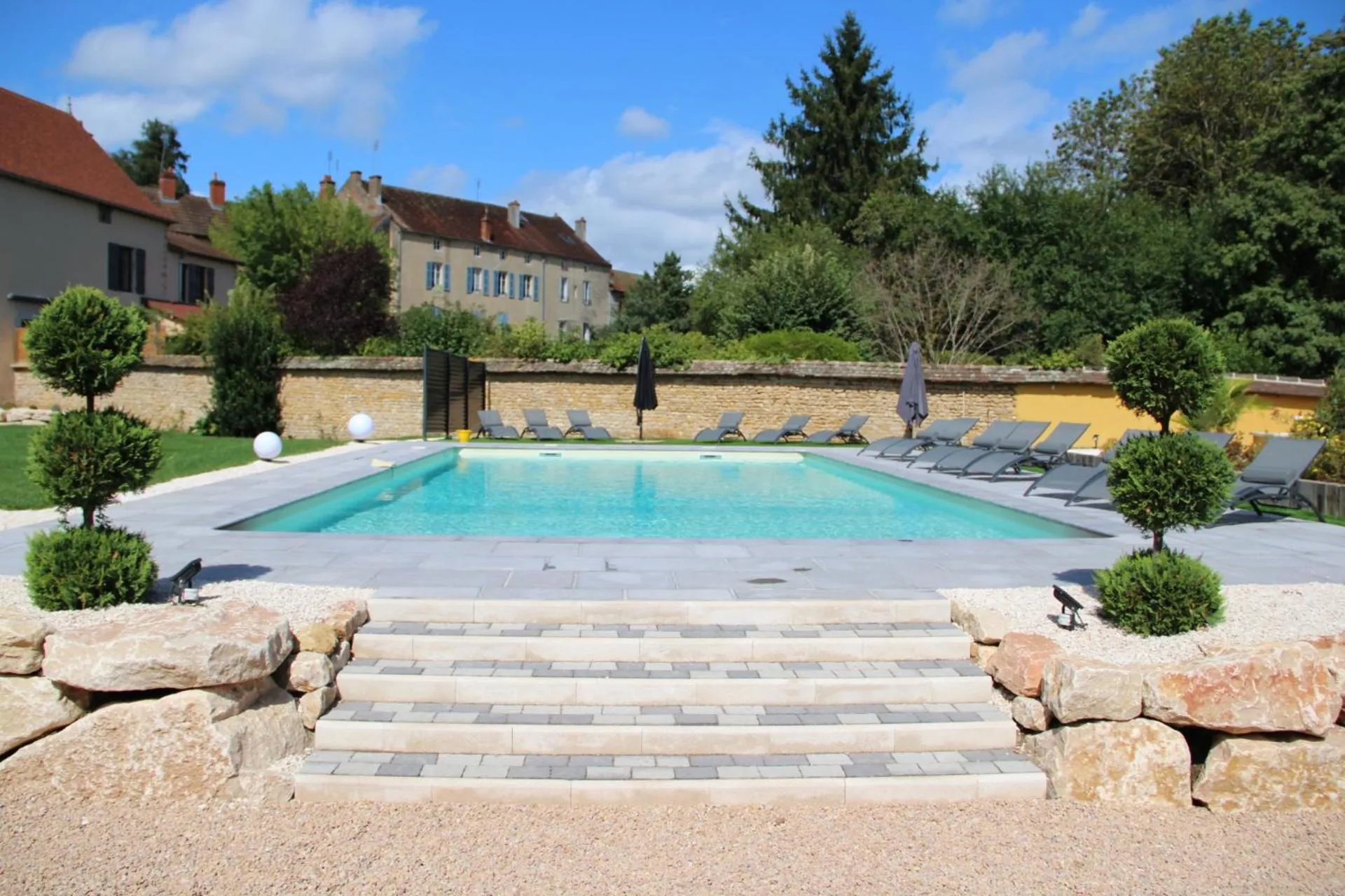 Swimming pool in Hôtel du Lion d'OR