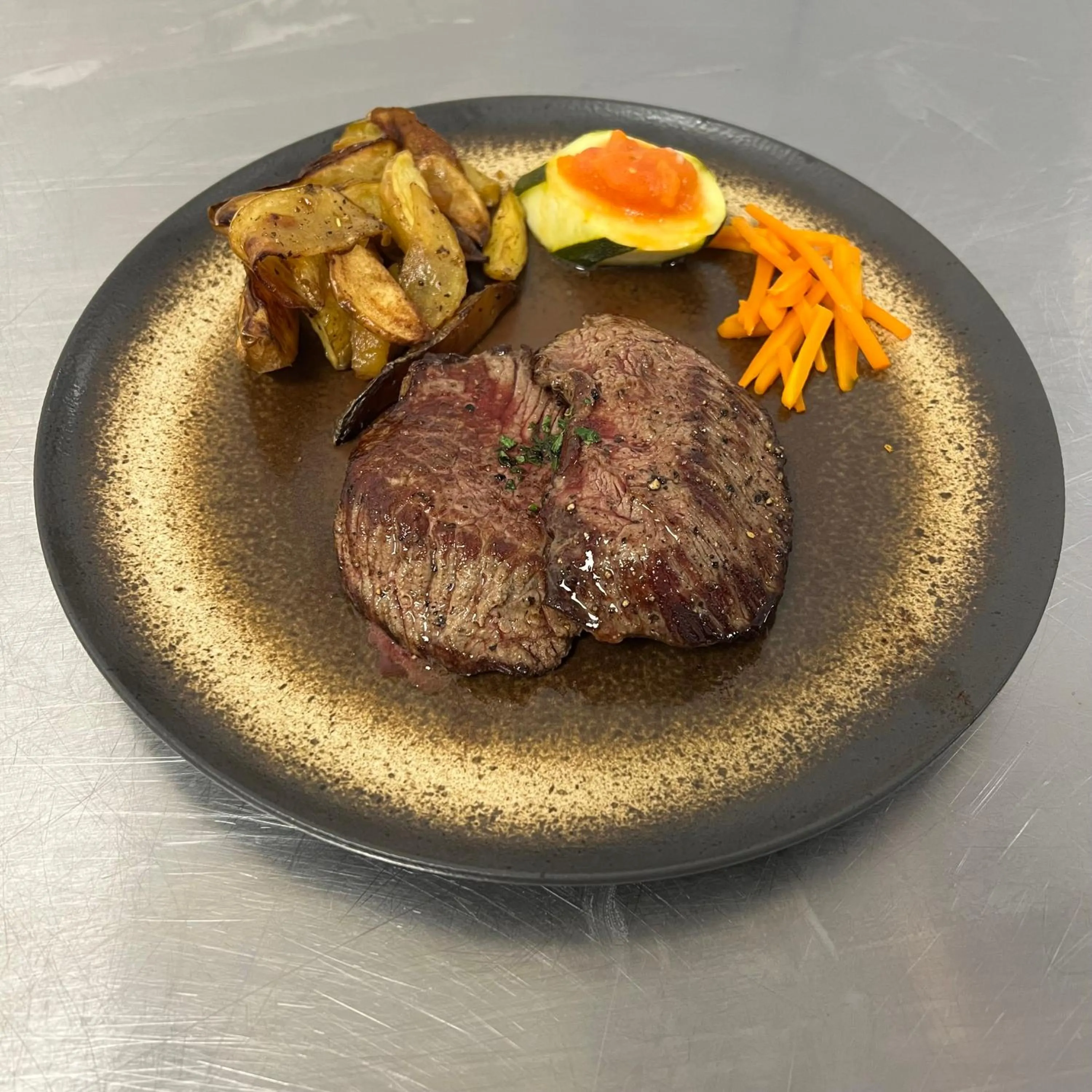 Restaurant/places to eat in Hôtel du Lion d'OR