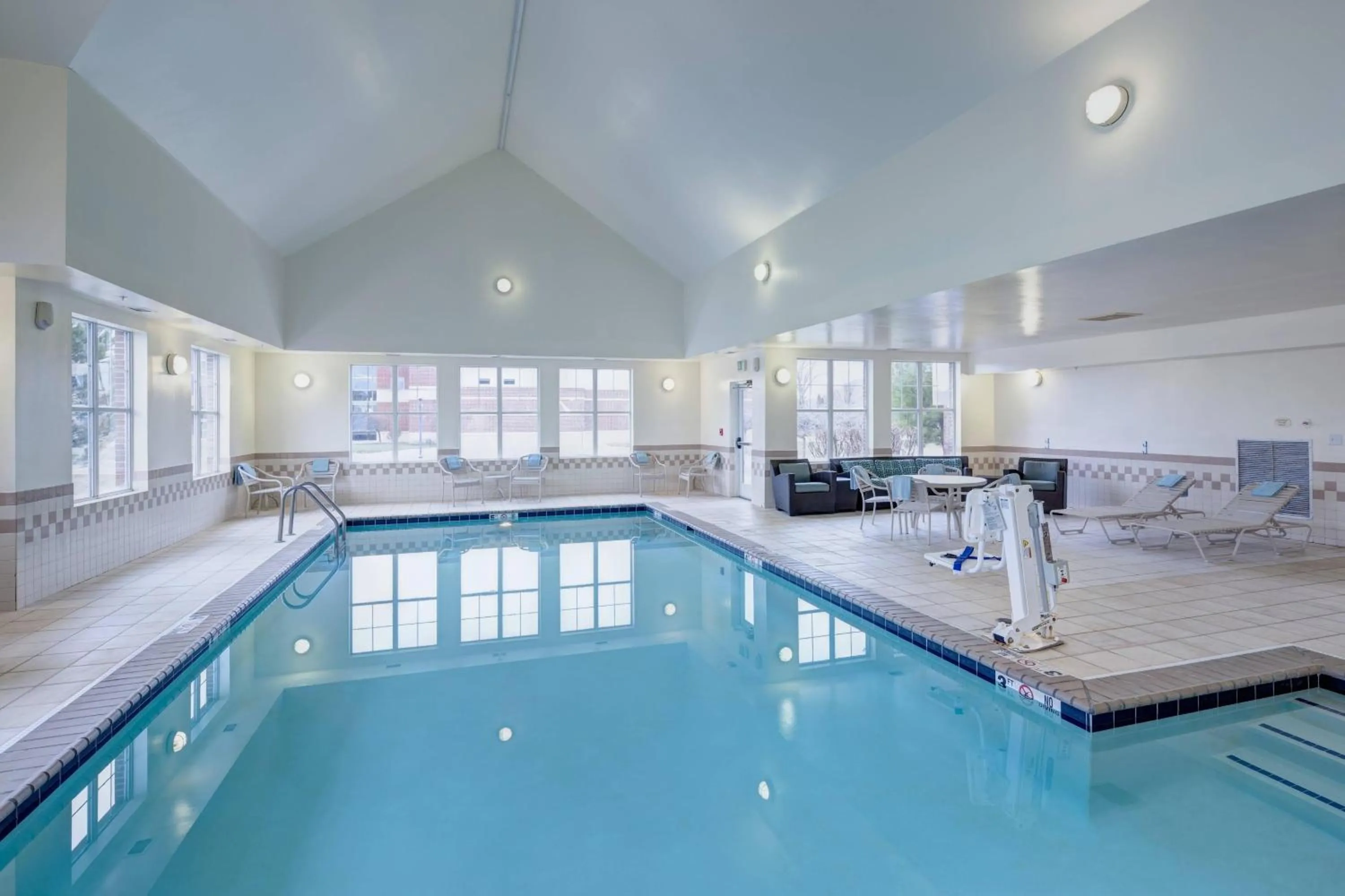Swimming pool in Residence Inn South Bend Mishawaka