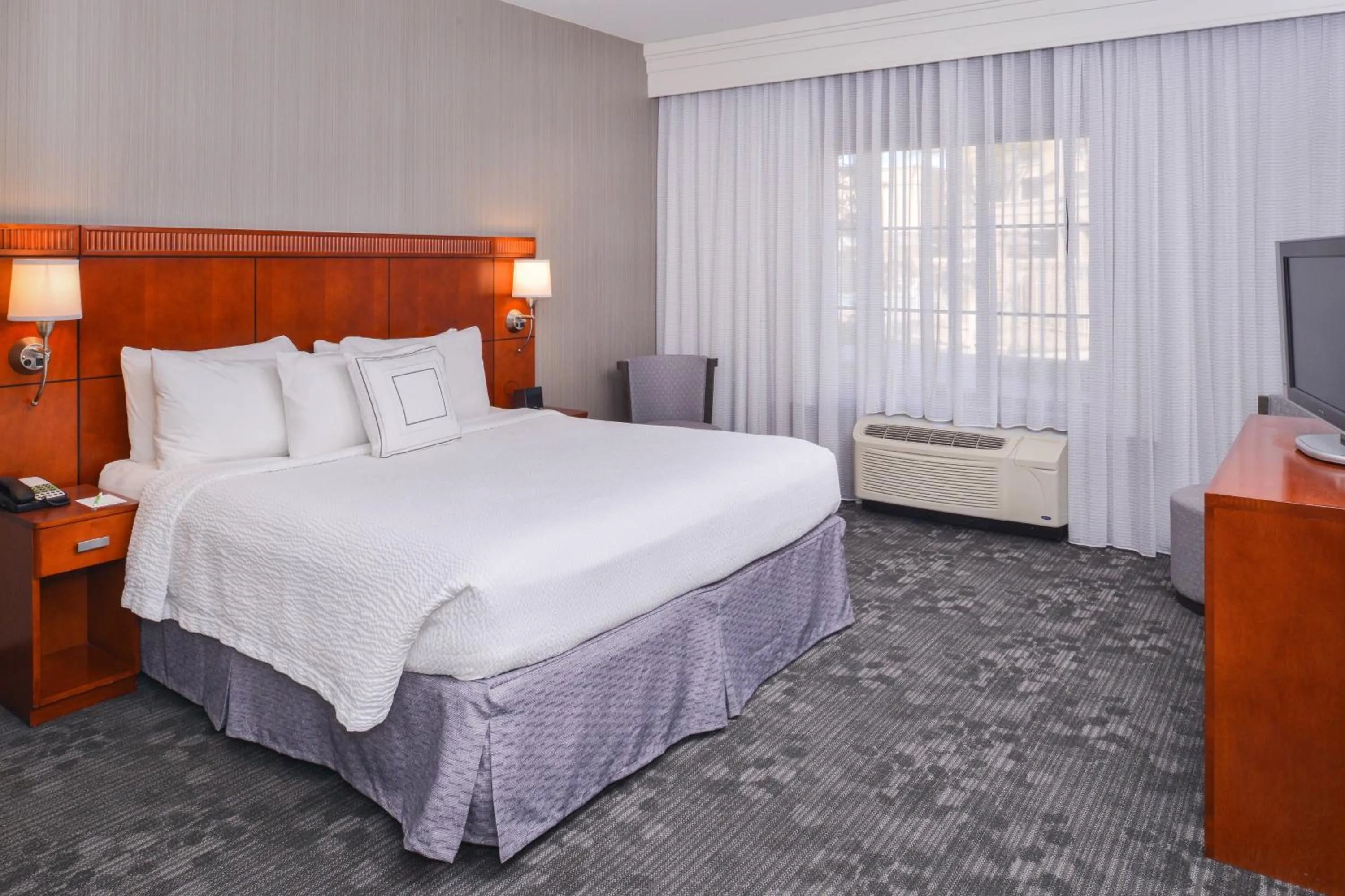 Bedroom, Bed in Courtyard by Marriott San Luis Obispo