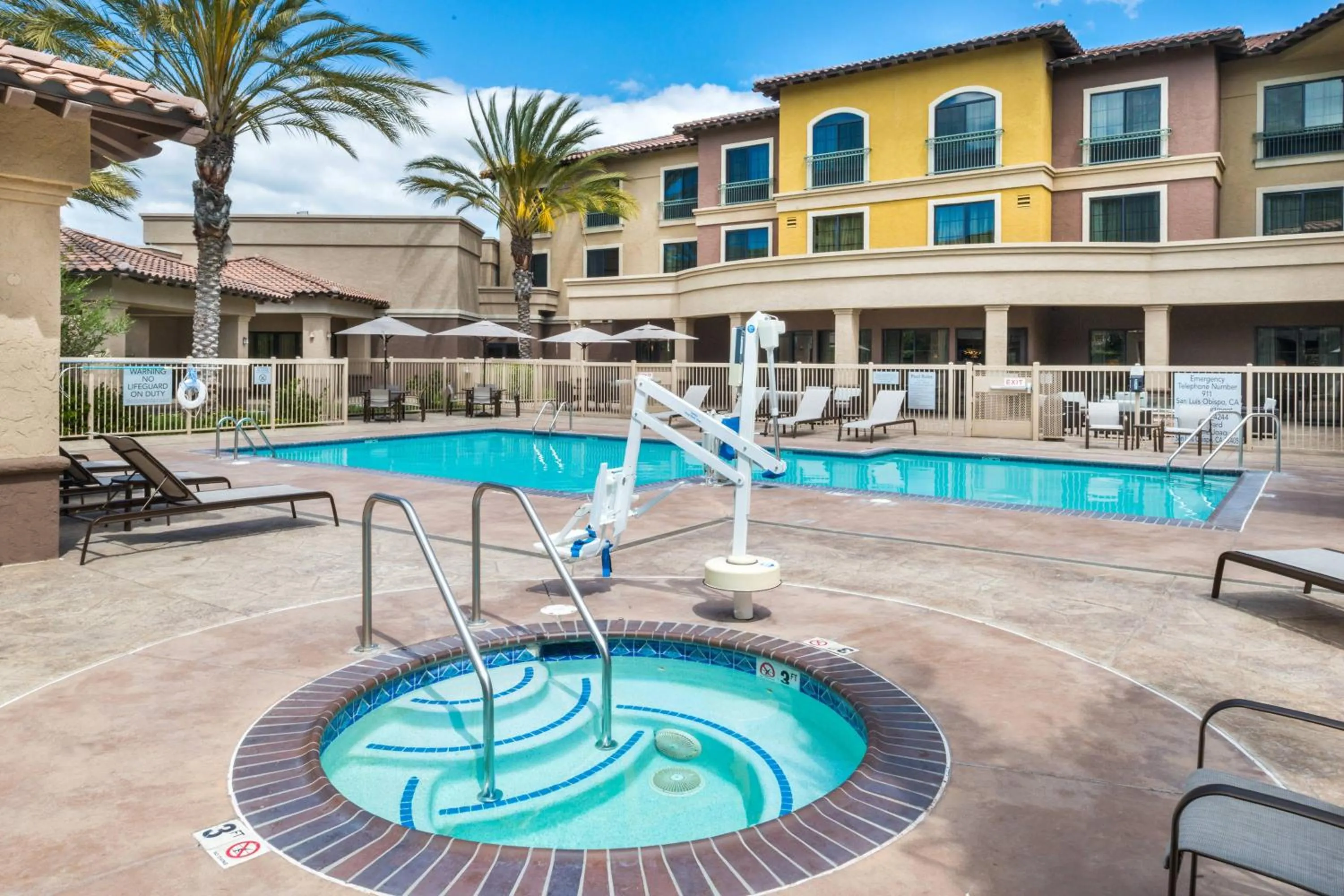 Swimming pool in Courtyard by Marriott San Luis Obispo