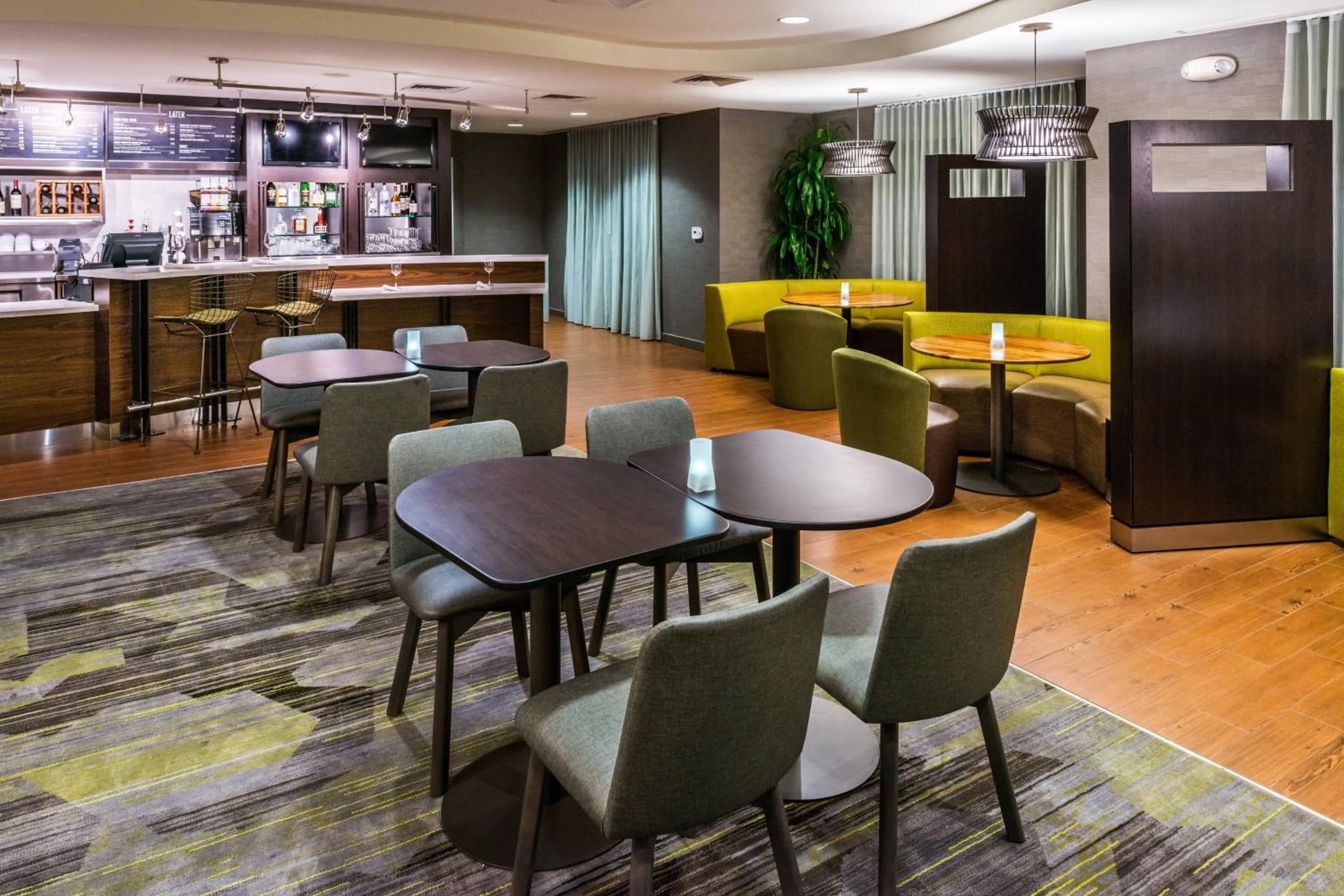 Restaurant/places to eat in Courtyard by Marriott San Luis Obispo
