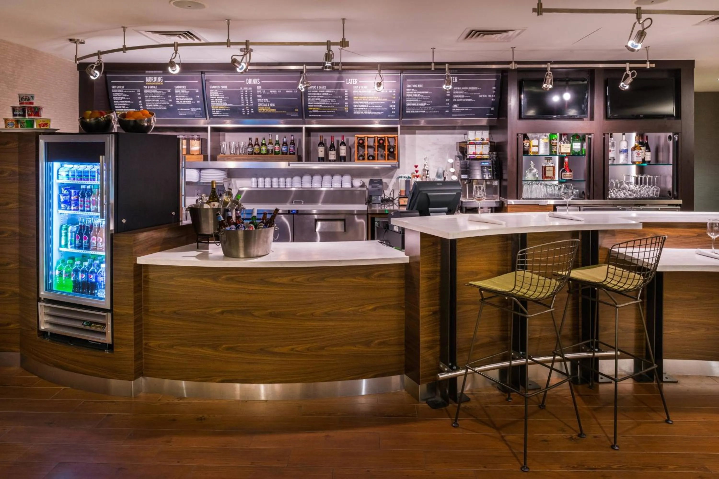 Restaurant/places to eat in Courtyard by Marriott San Luis Obispo