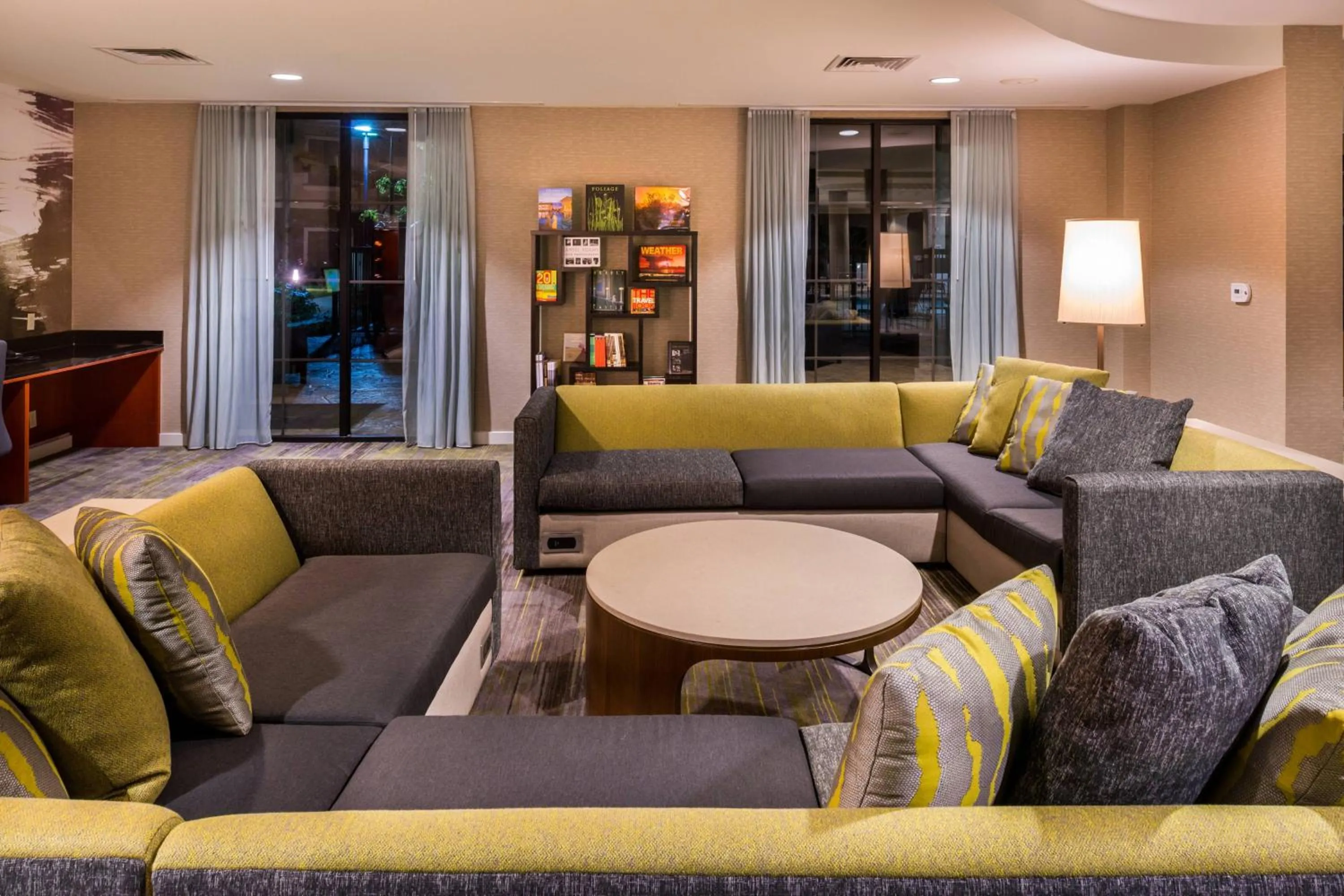Lobby or reception in Courtyard by Marriott San Luis Obispo