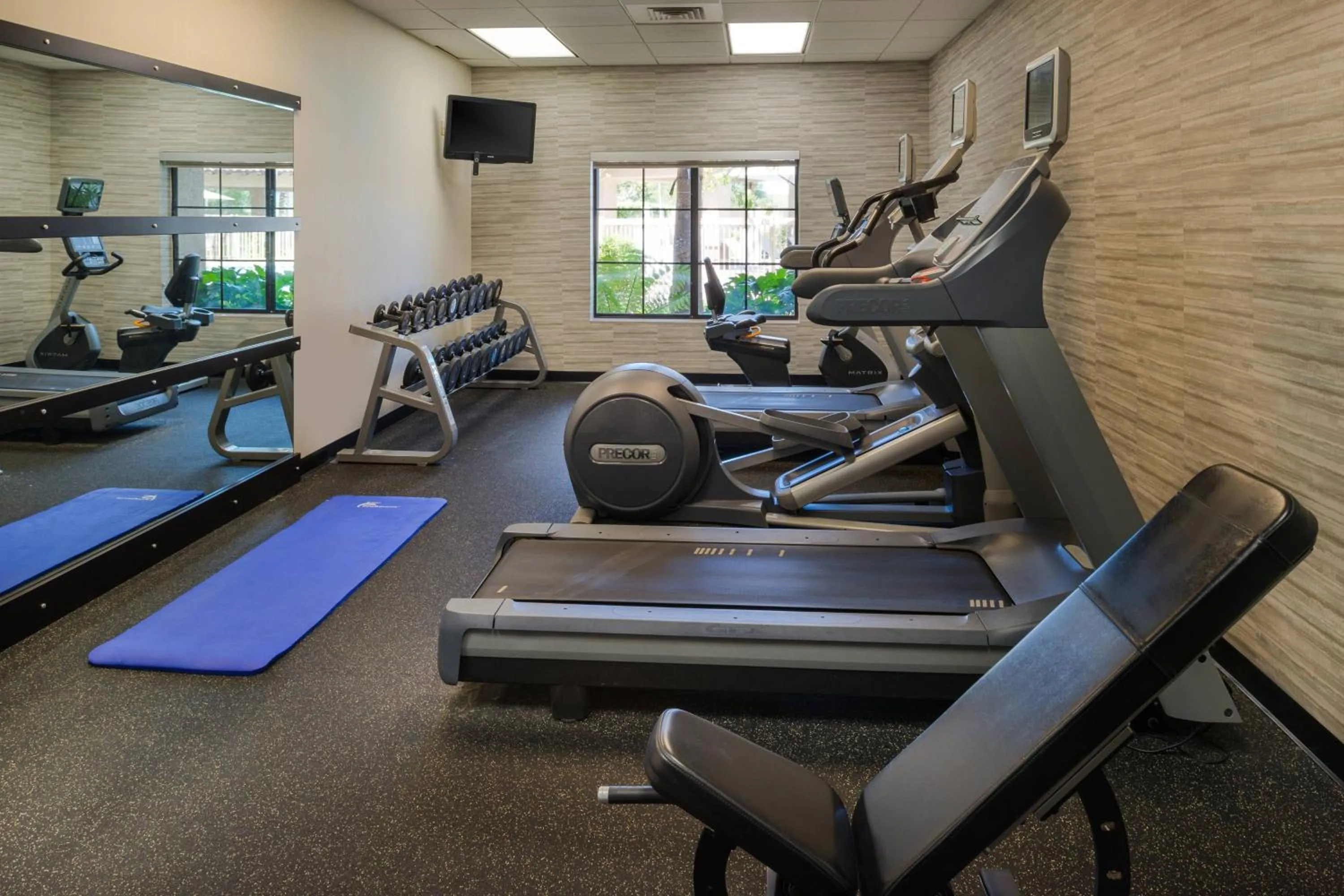 Fitness centre/facilities in Courtyard by Marriott San Luis Obispo