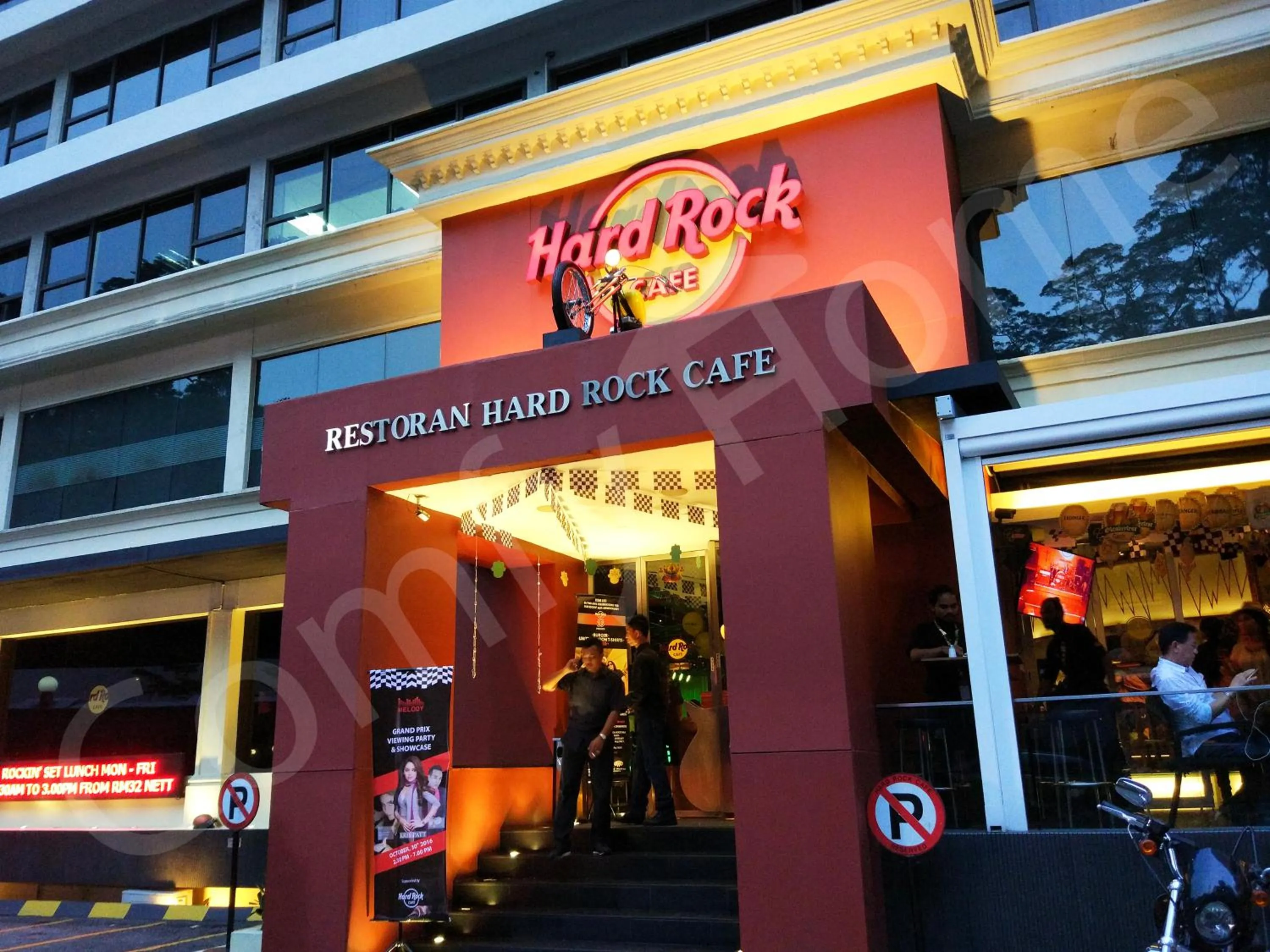 Restaurant/places to eat in 5 STAR & LUXURY Apartment near KLCC/ KL City Centre