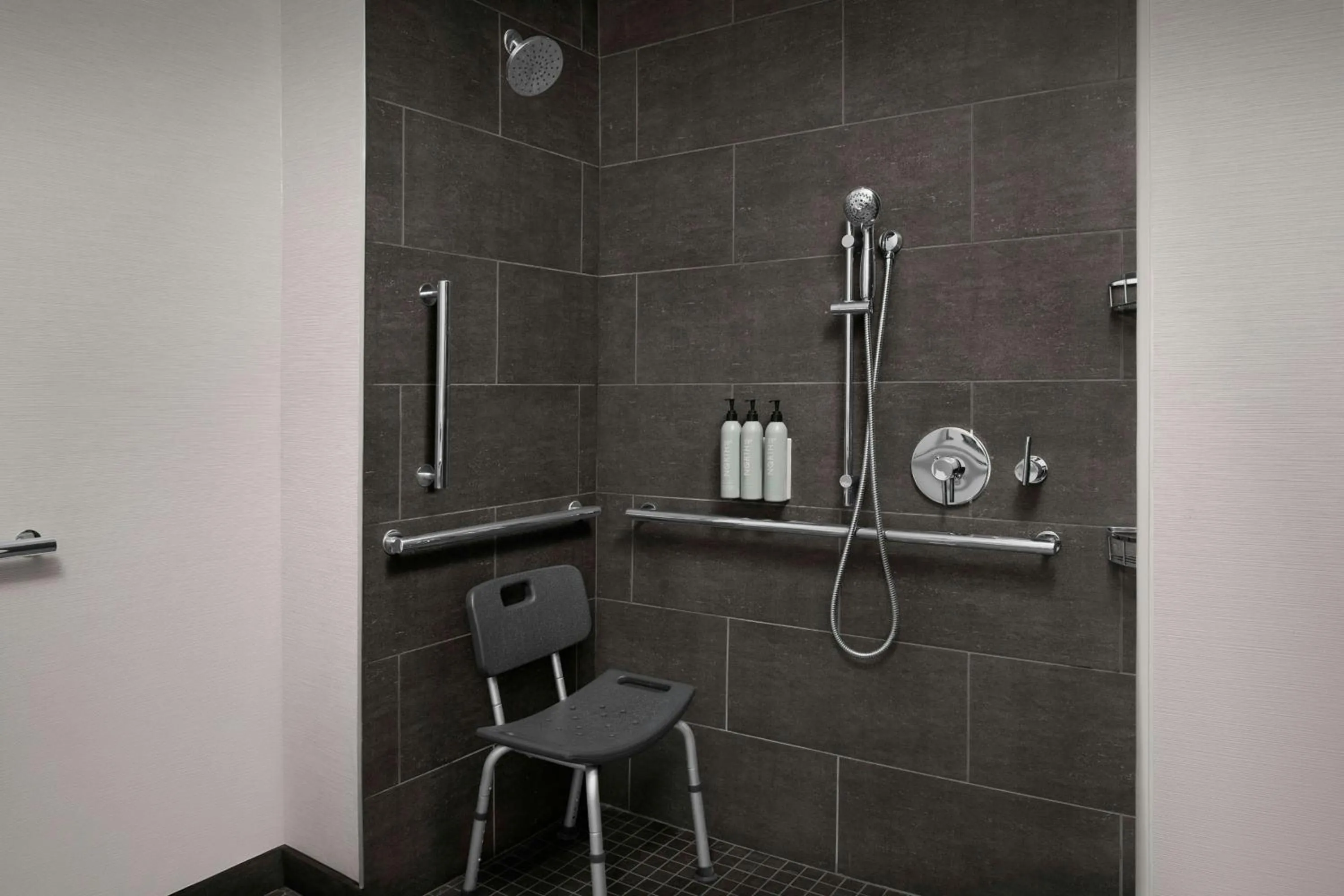 Bathroom in Courtyard by Marriott Paso Robles