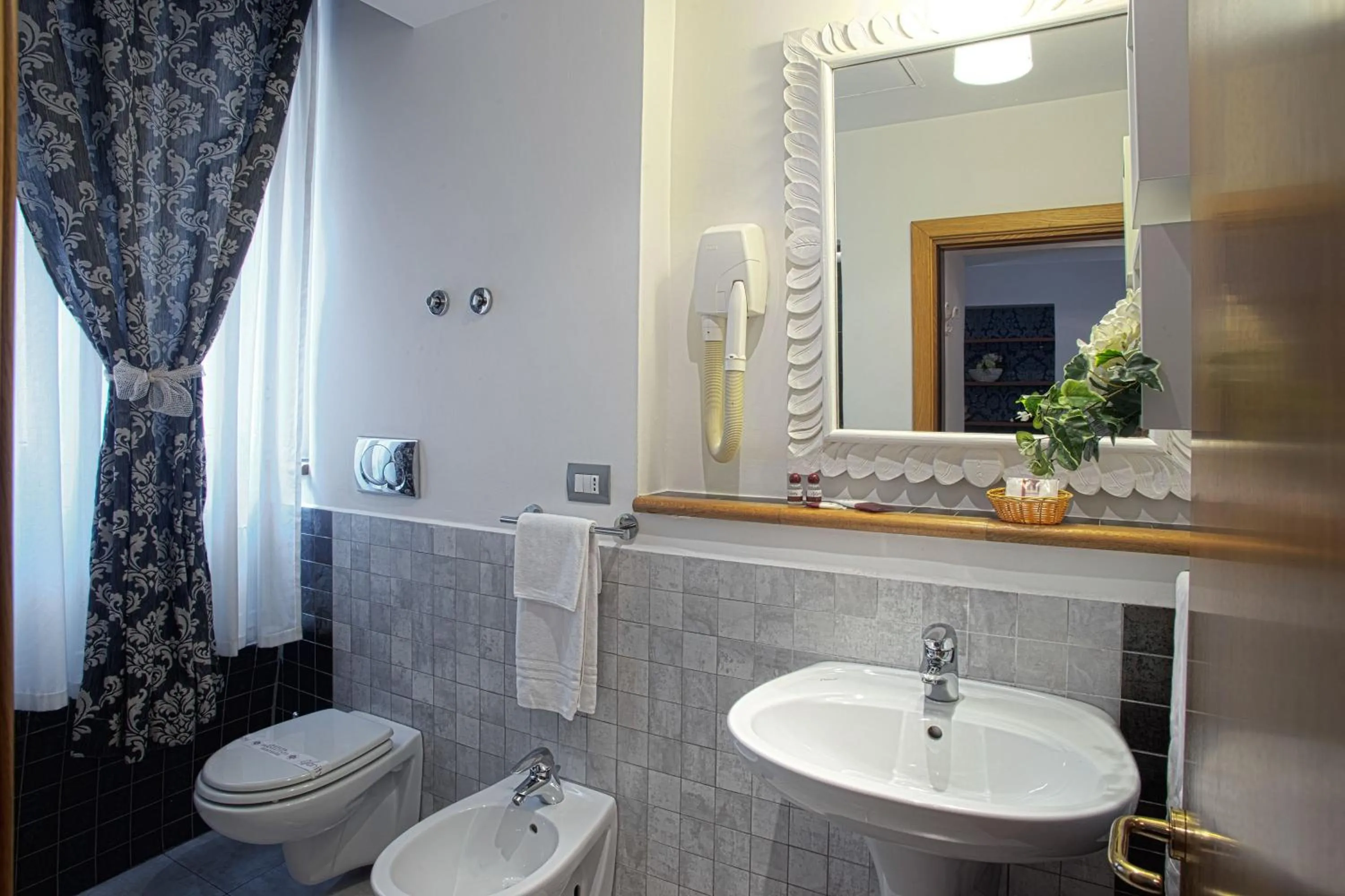 Bathroom in Hotel Marcantonio