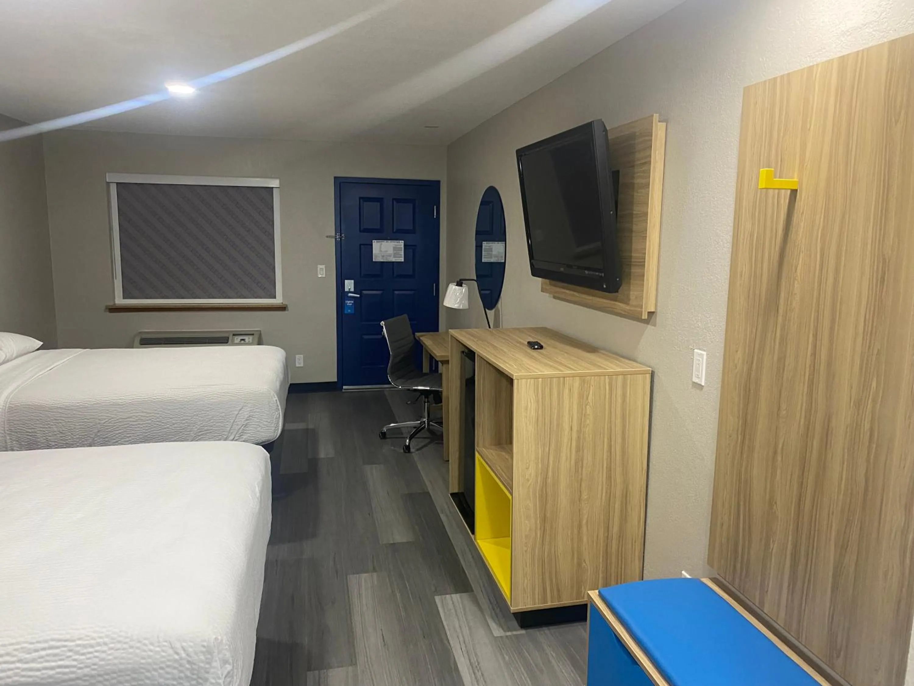 Photo of the whole room, Bed in Days Inn by Wyndham El Paso West