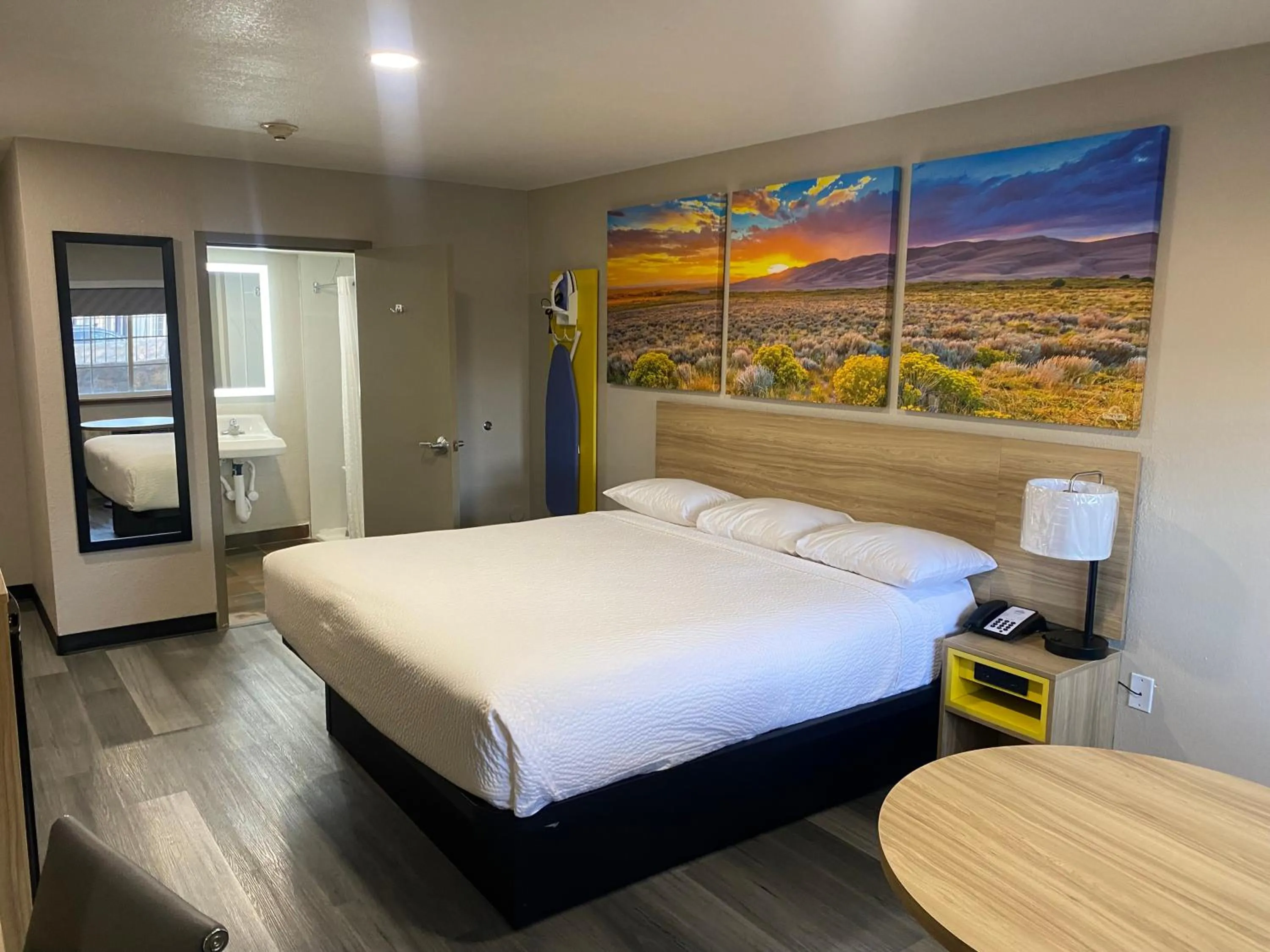 Bed in Days Inn by Wyndham El Paso West
