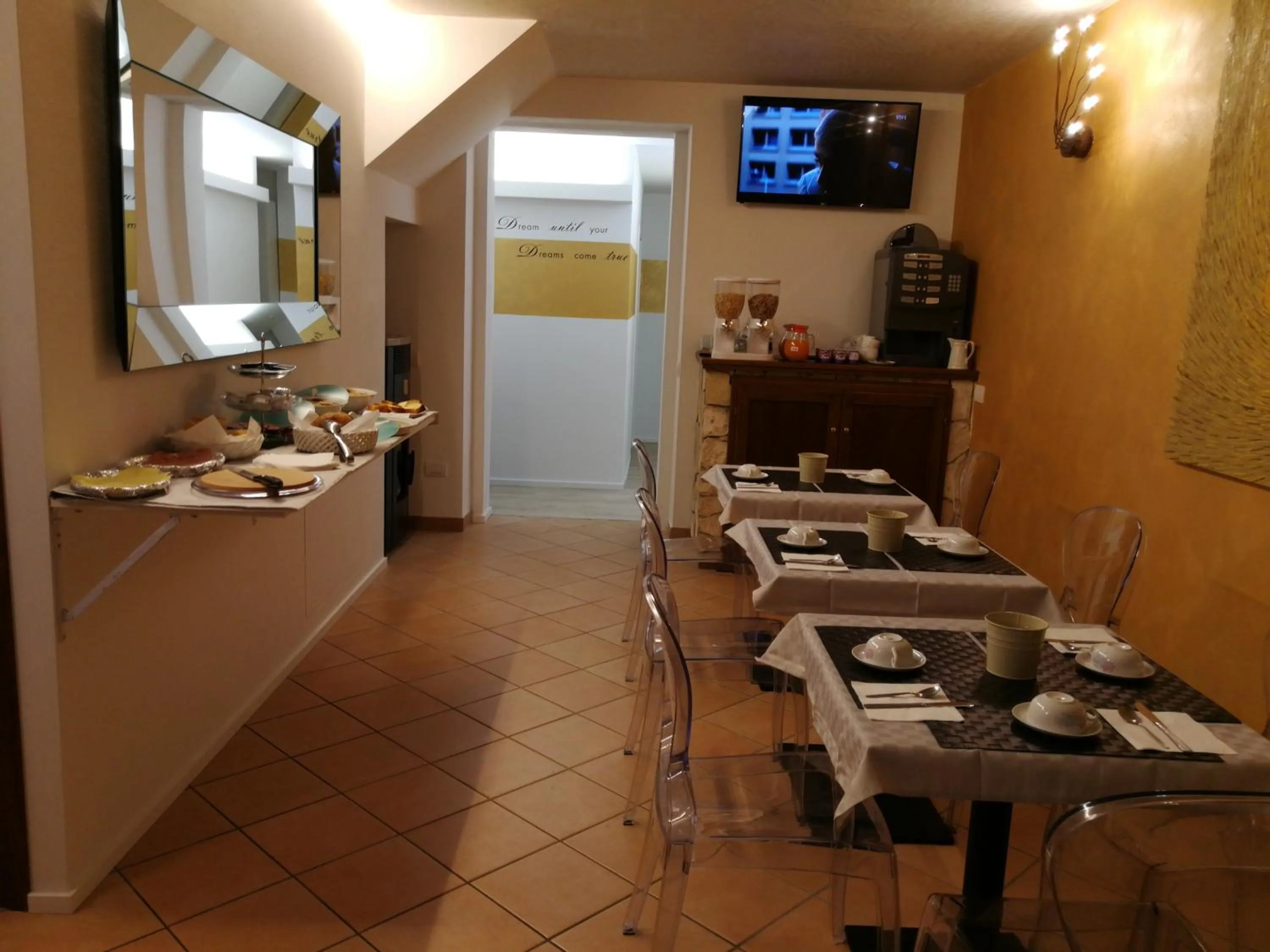 Restaurant/places to eat in Suite Color Verona