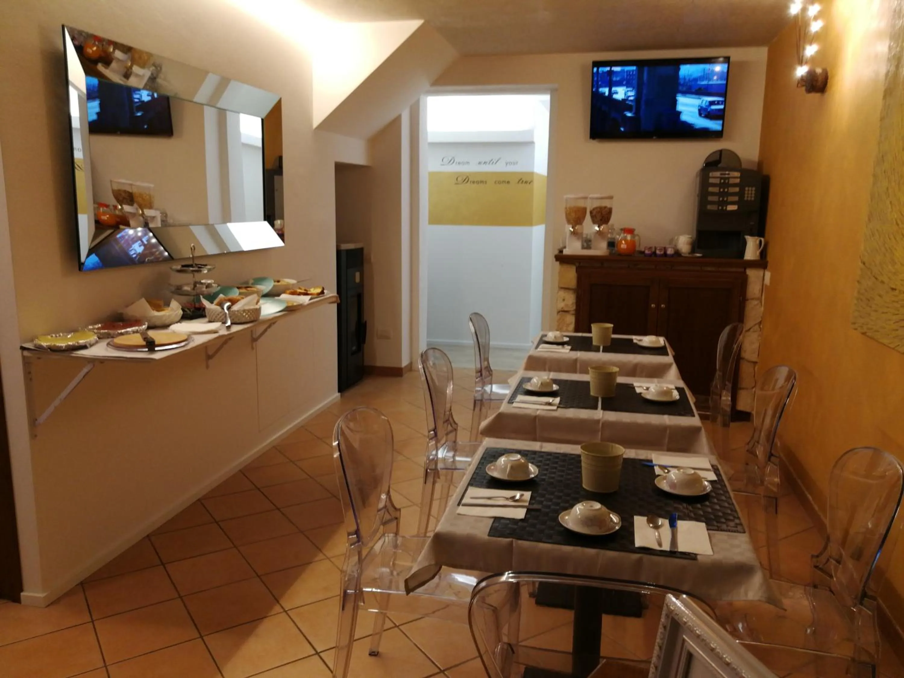 Buffet breakfast in Suite Color Verona