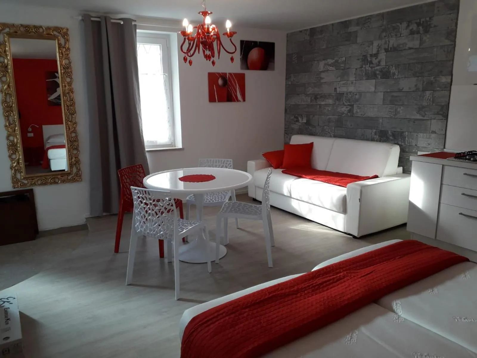 Seating area, Bed in Suite Color Verona