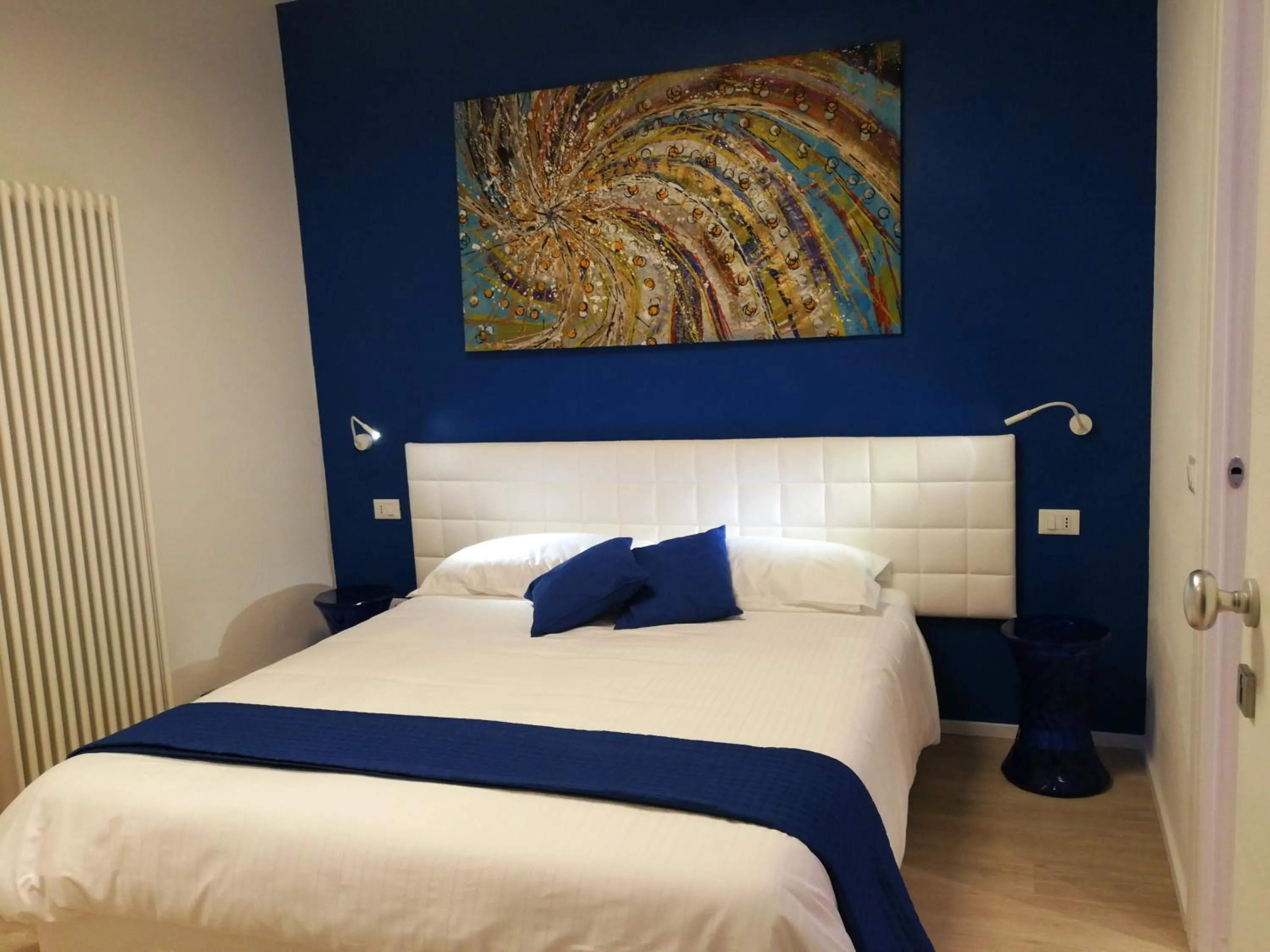 Bedroom, Bed in Suite Color Verona