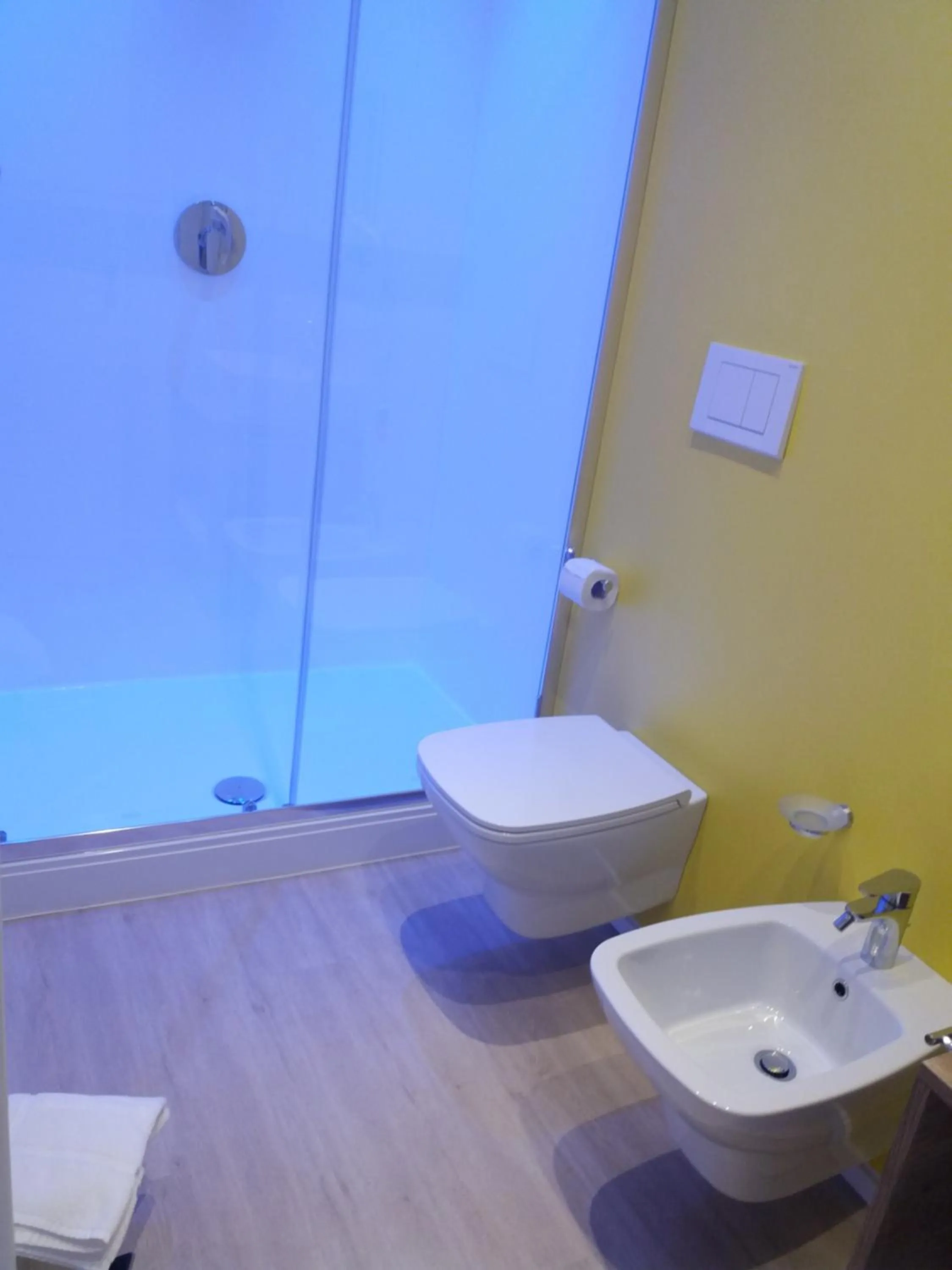 Bathroom in Suite Color Verona