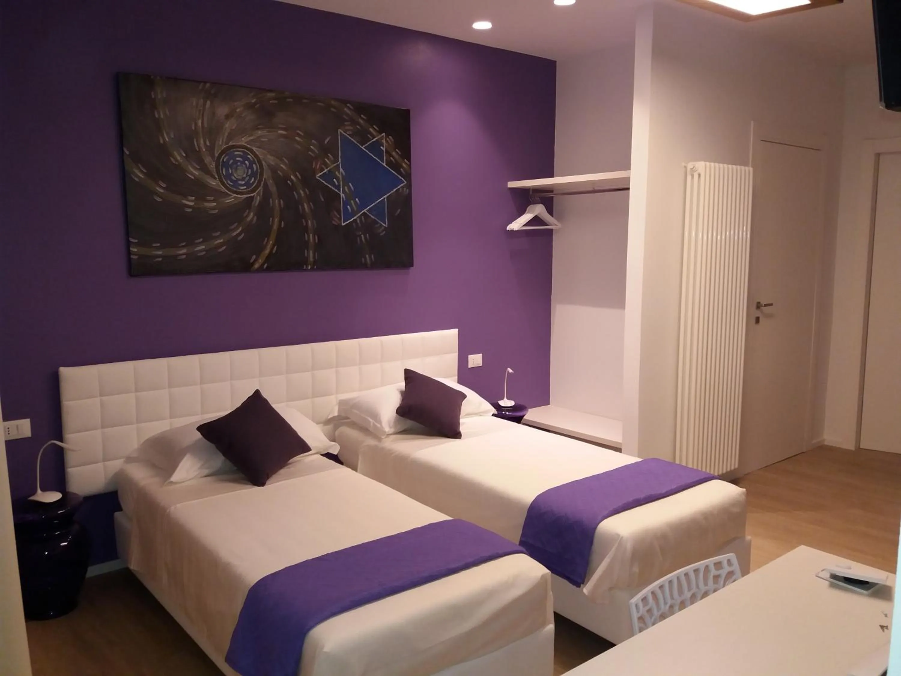 Decorative detail, Bed in Suite Color Verona