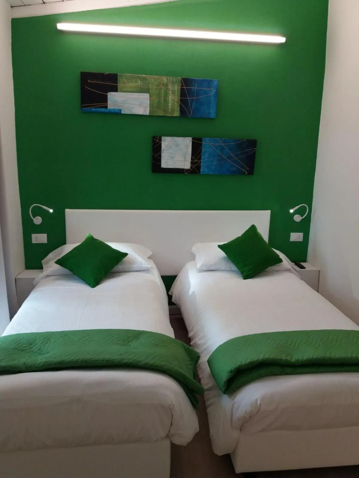 River view, Bed in Suite Color Verona