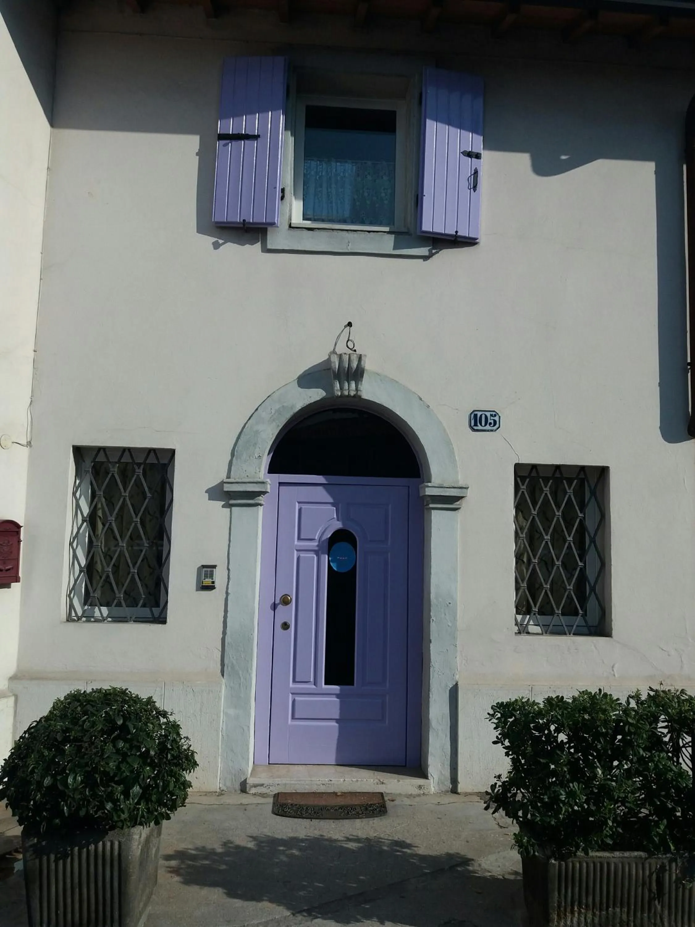 Facade/entrance in Suite Color Verona