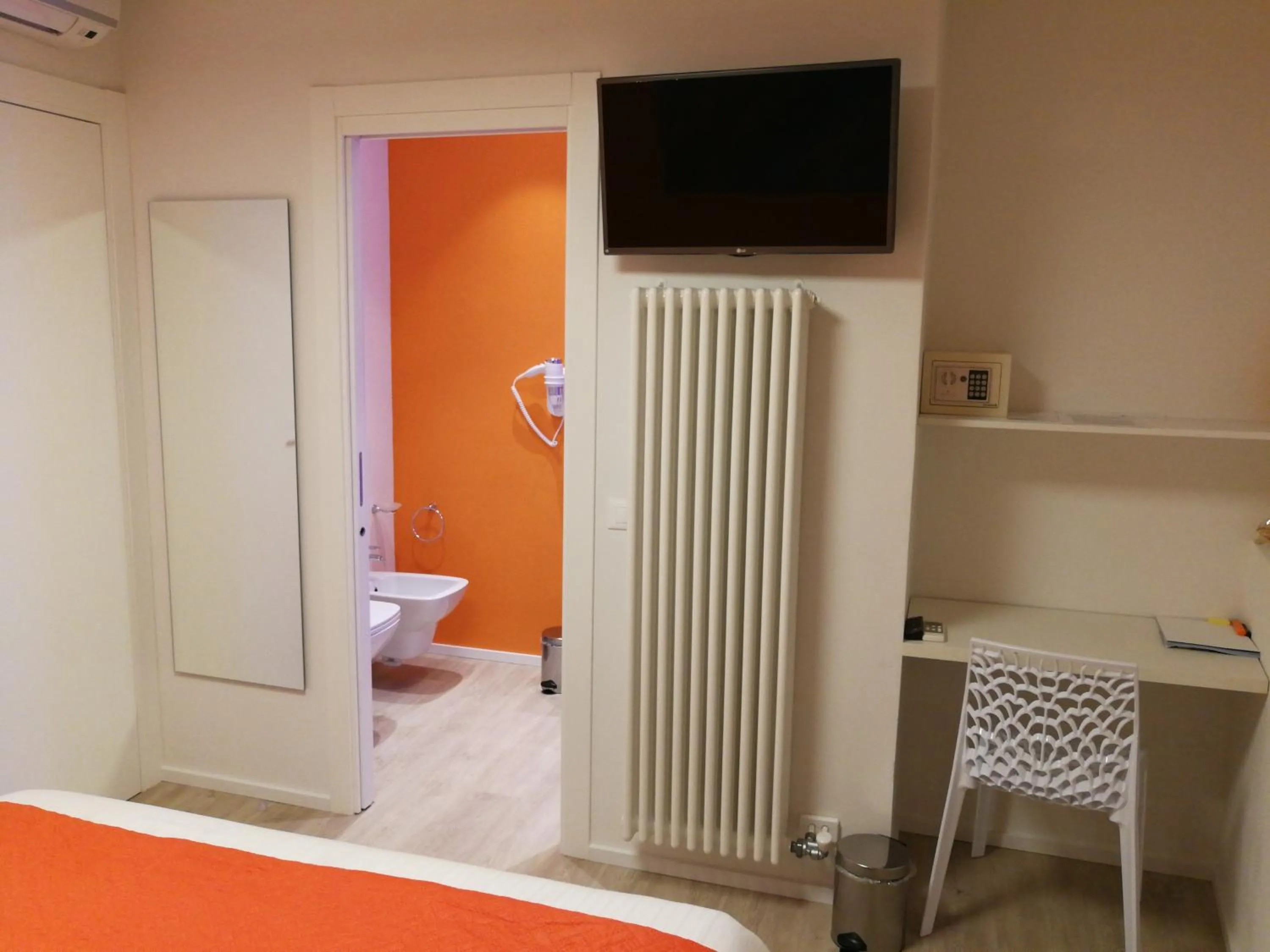 Bedroom in Suite Color Verona