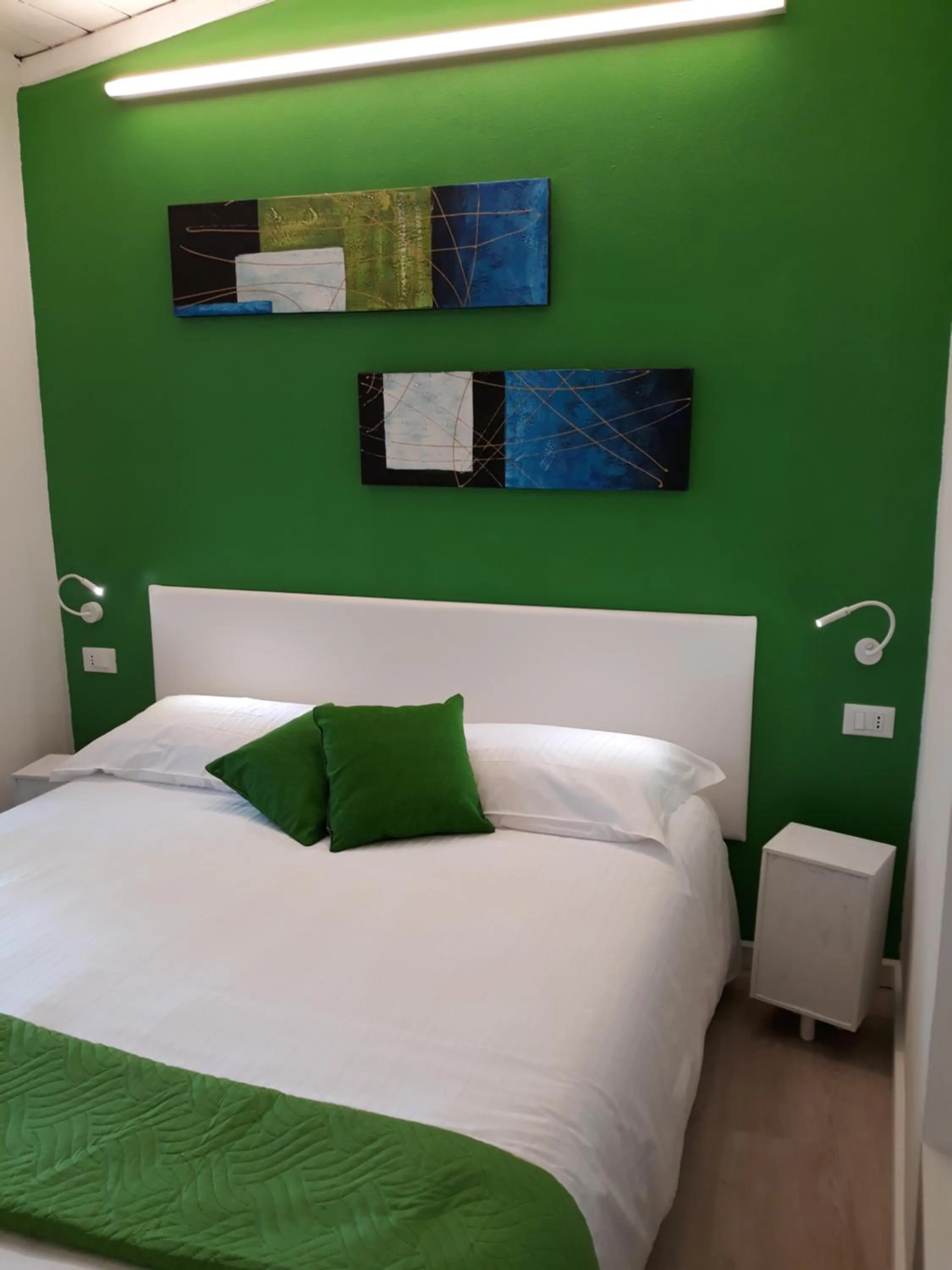 Bed in Suite Color Verona