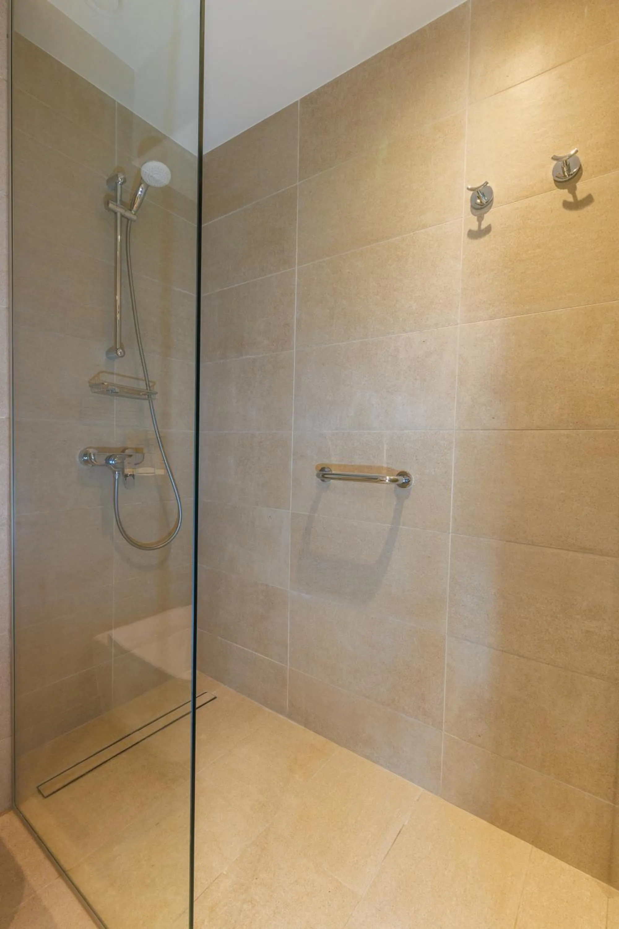 Shower in Nissi Park Hotel
