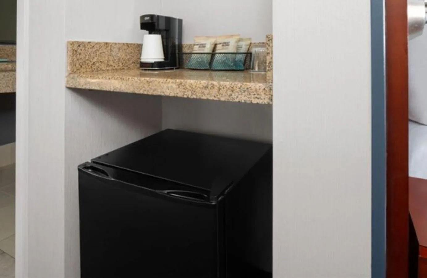 Coffee/tea facilities in Courtyard Harrisonburg