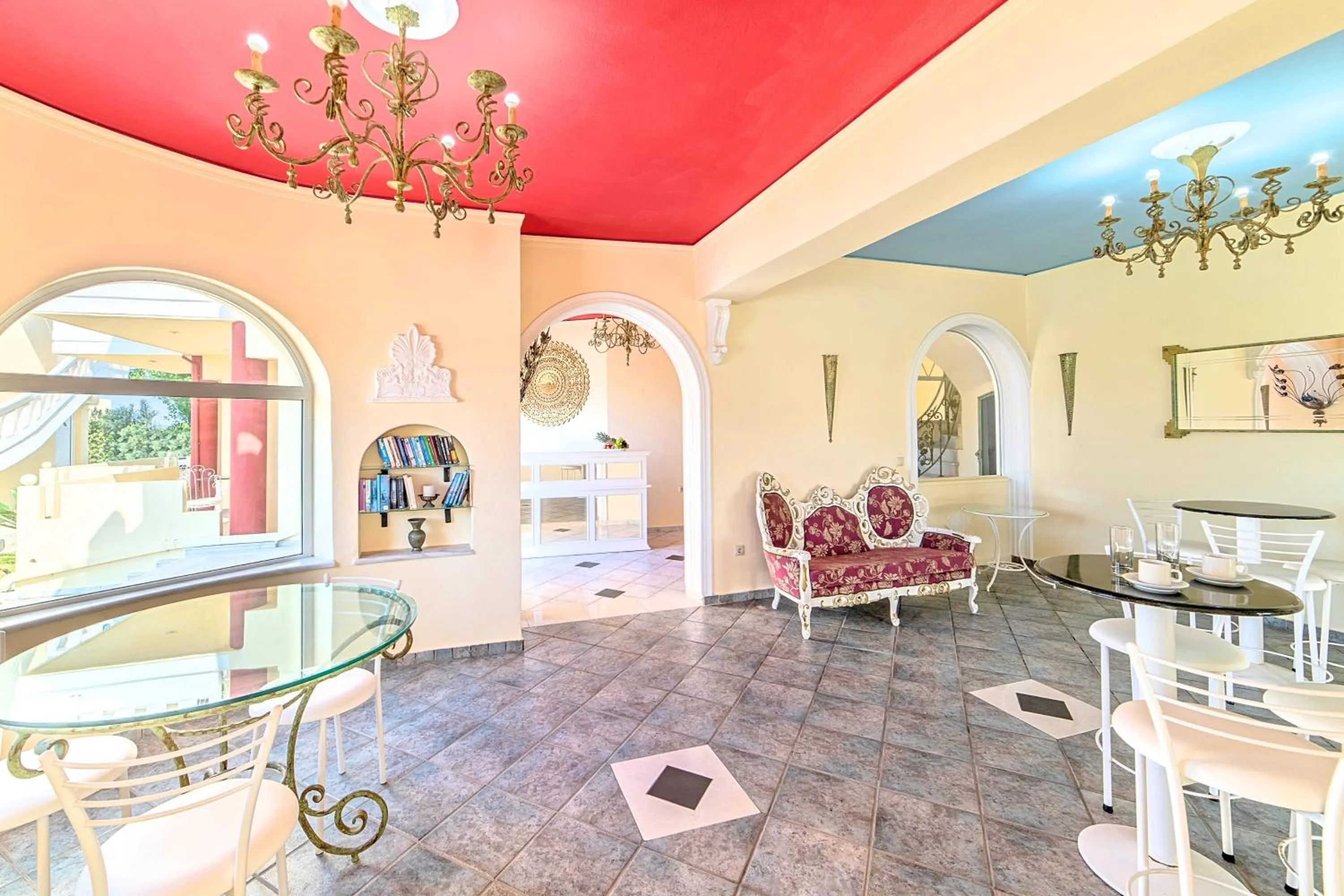 Restaurant/places to eat in Palladion Hotel