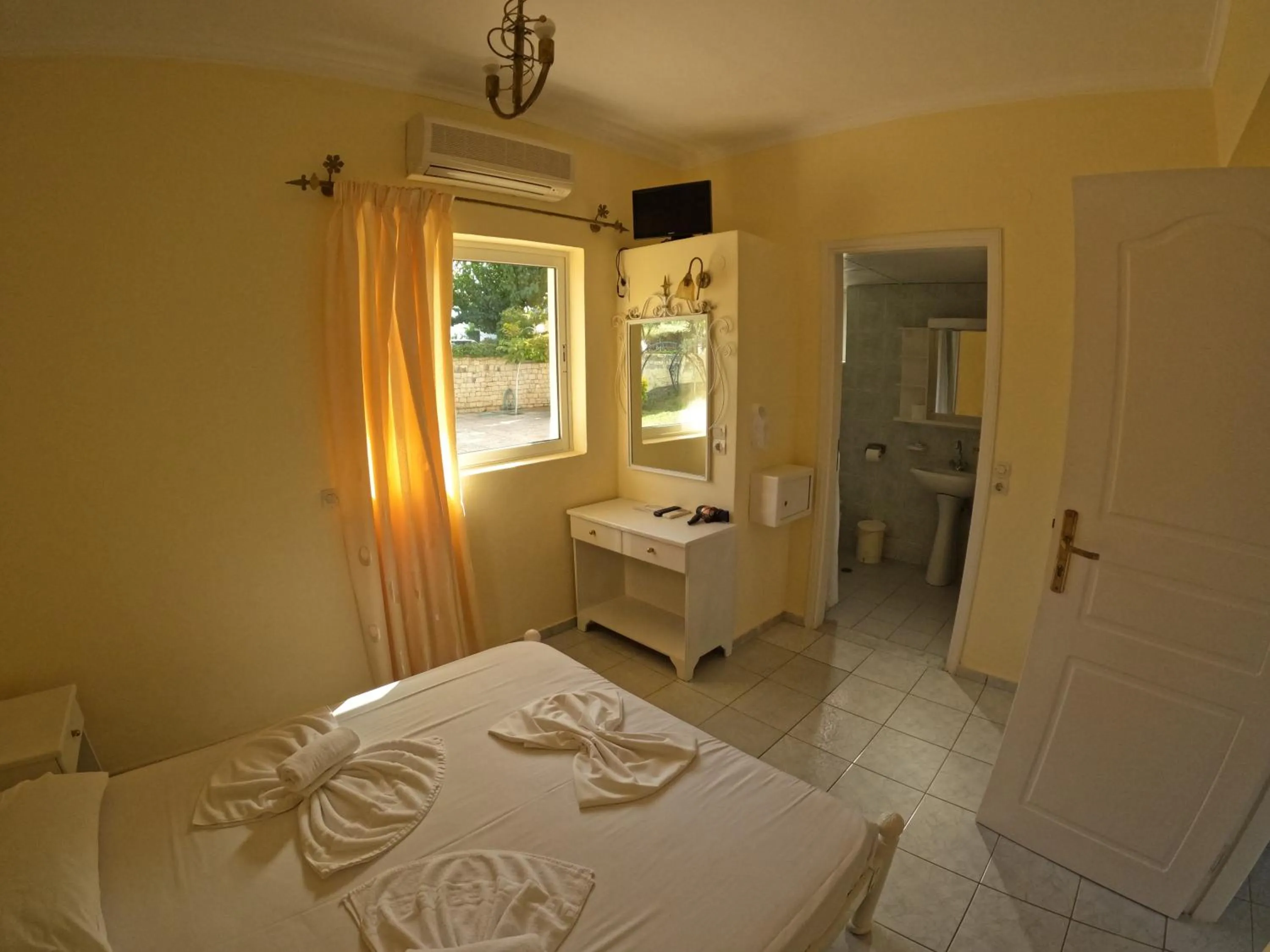 Bedroom, Bed in Palladion Hotel